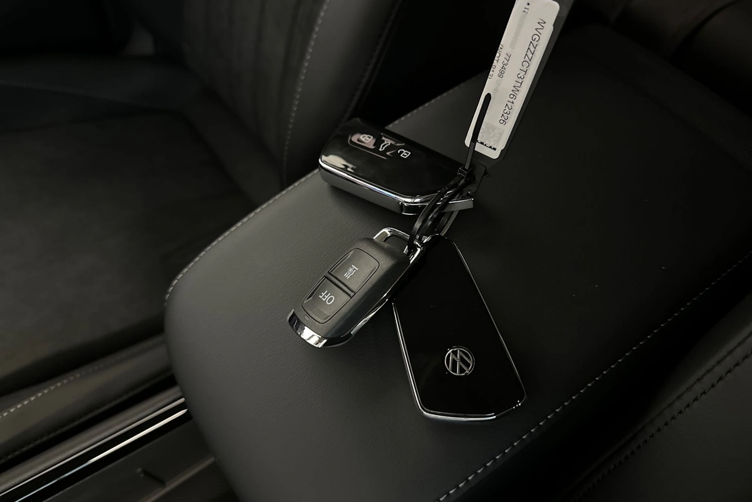 harmaa Volkswagen Tiguan 2026 kuva 25.