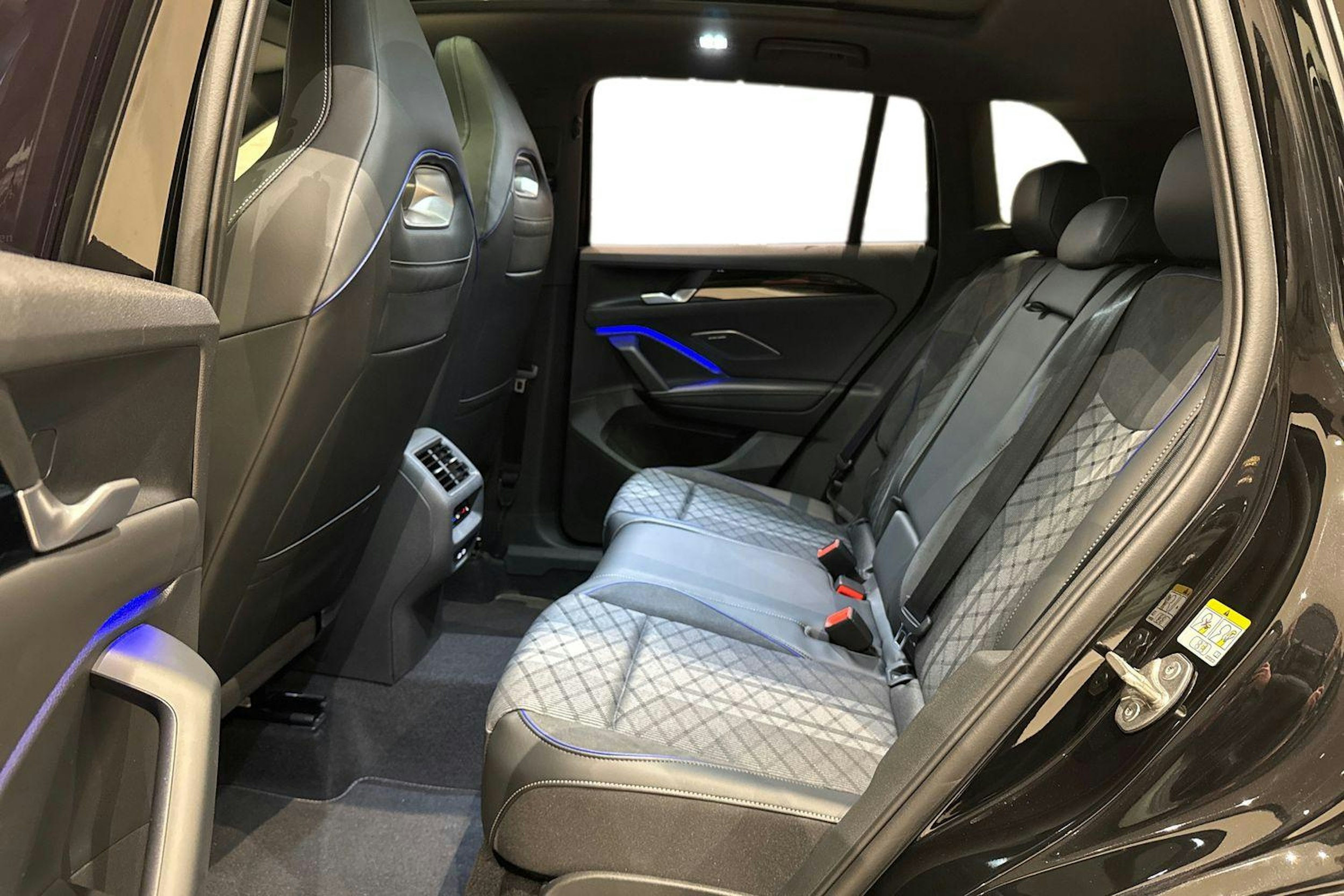 met. musta Volkswagen Tiguan 2026 kuva 8.