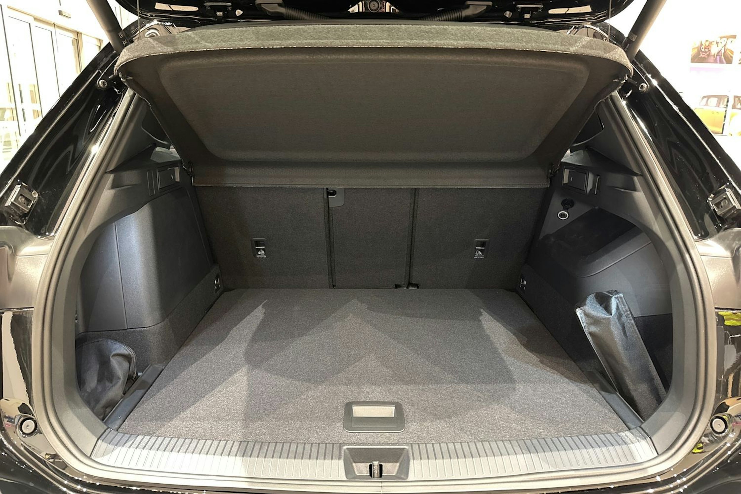 met. musta Volkswagen Tiguan 2026 kuva 11.