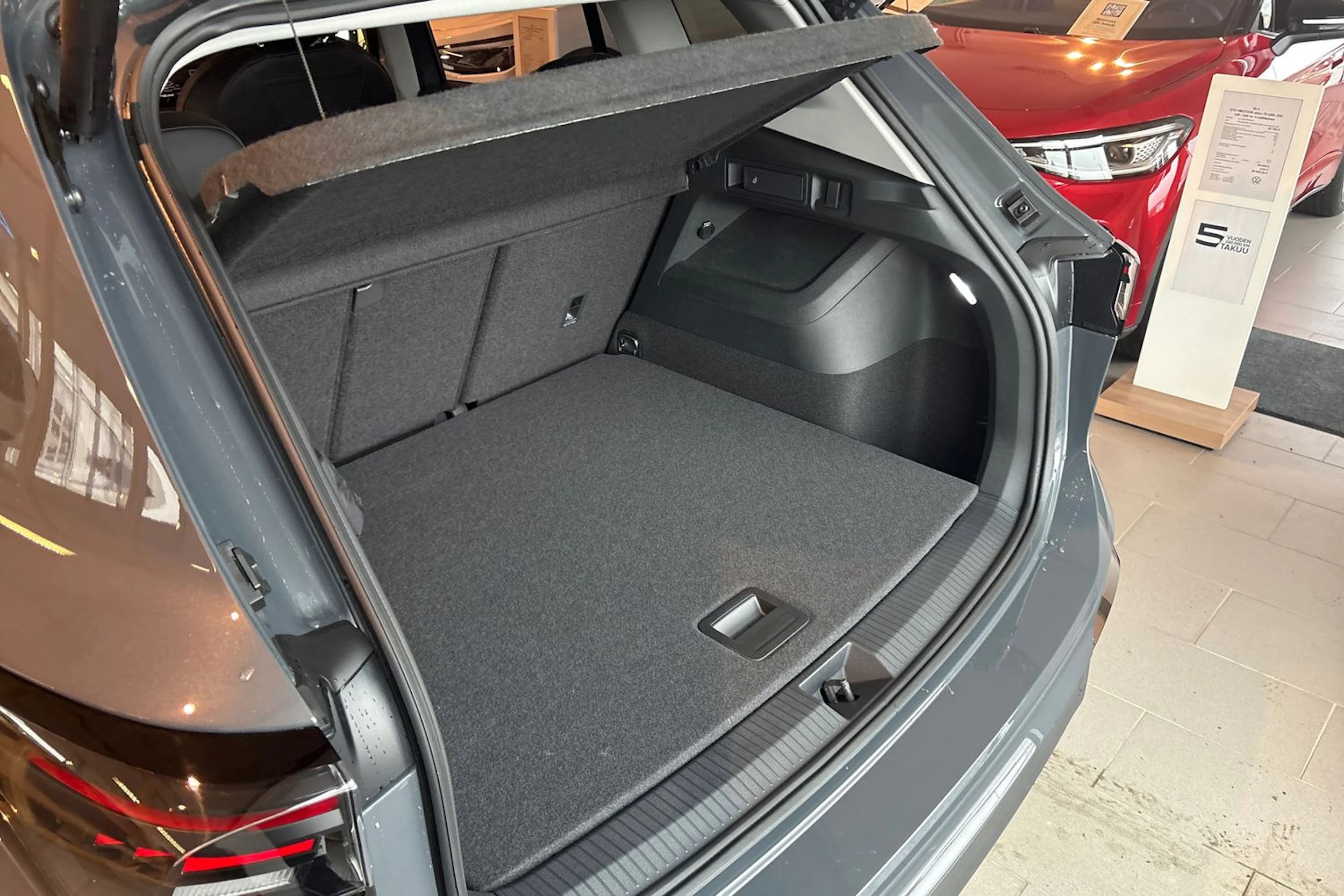 harmaa Volkswagen Tiguan 2026 kuva 11.