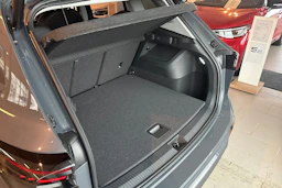 harmaa Volkswagen Tiguan 2026 kuva 11.