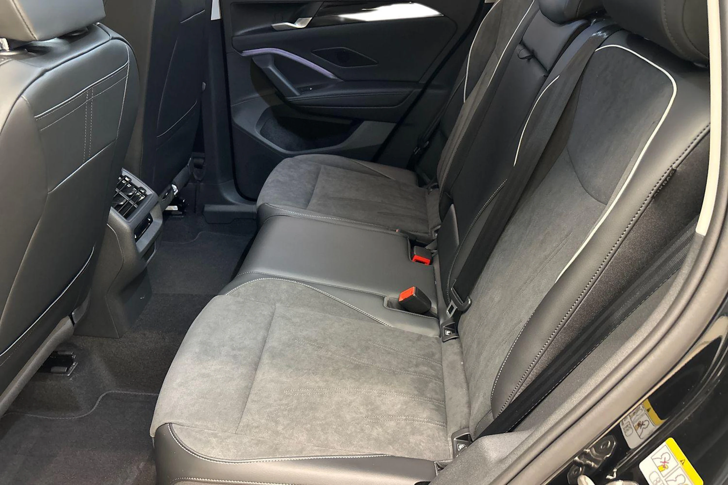 musta Volkswagen Tiguan 2026 kuva 8.