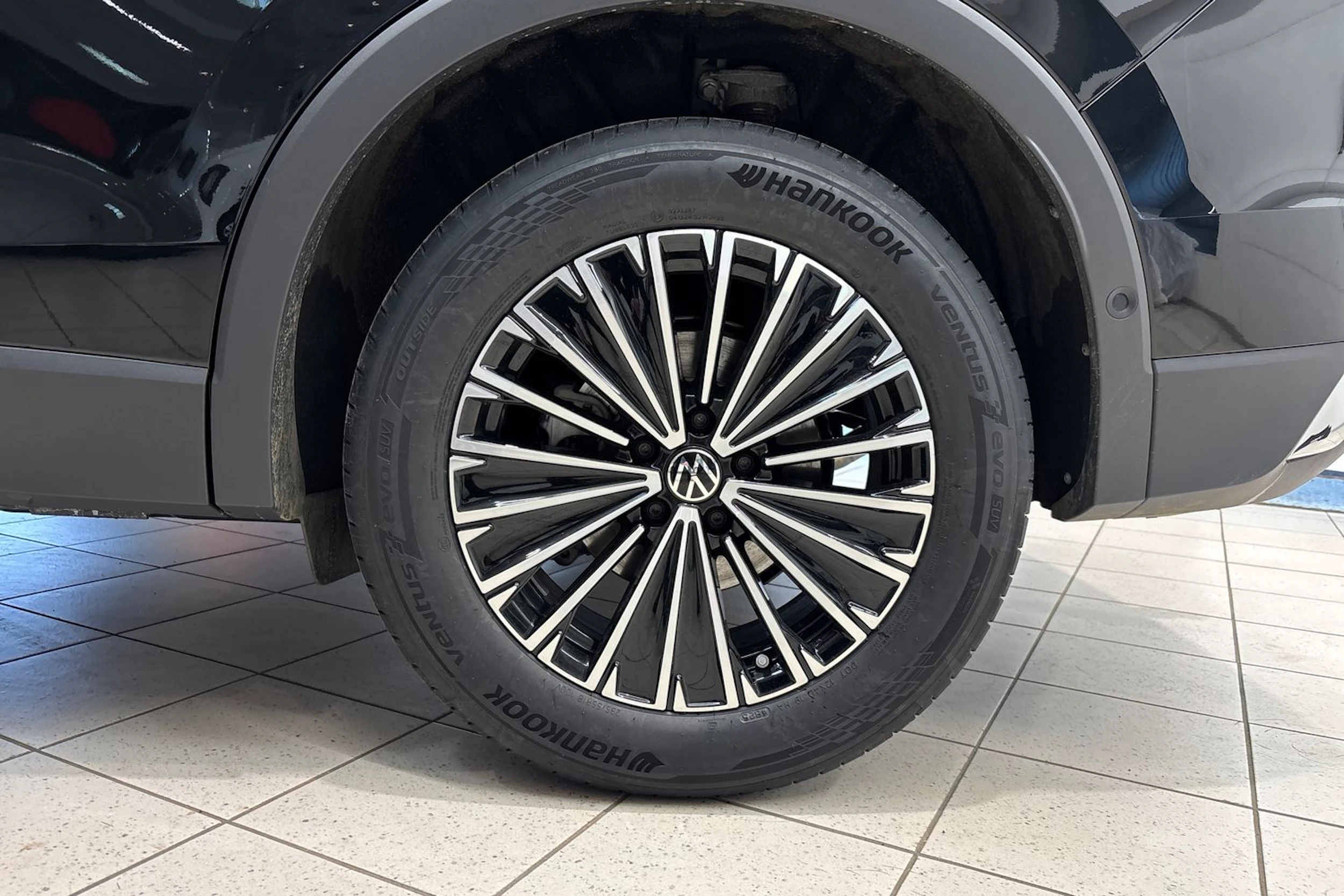 musta Volkswagen Tiguan 2026 kuva 10.