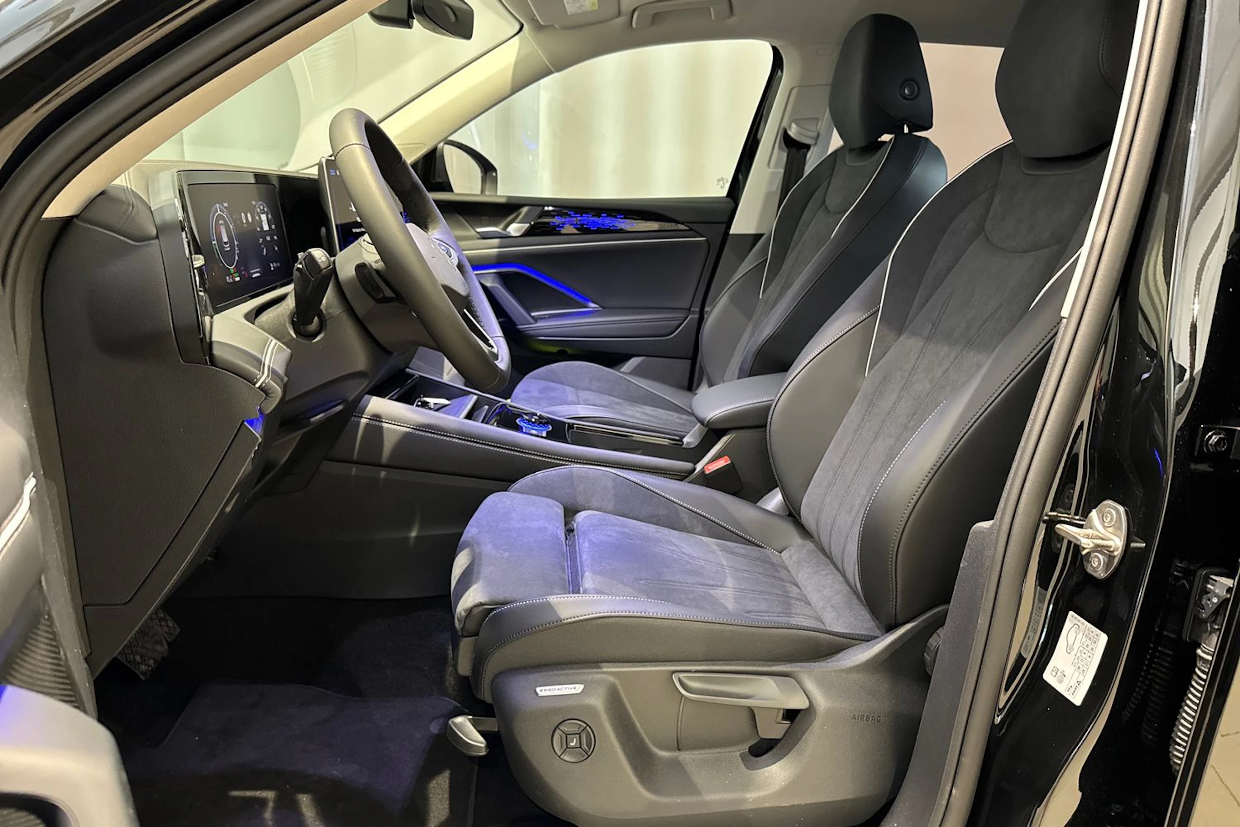 met. musta Volkswagen Tiguan 2026 kuva 18.