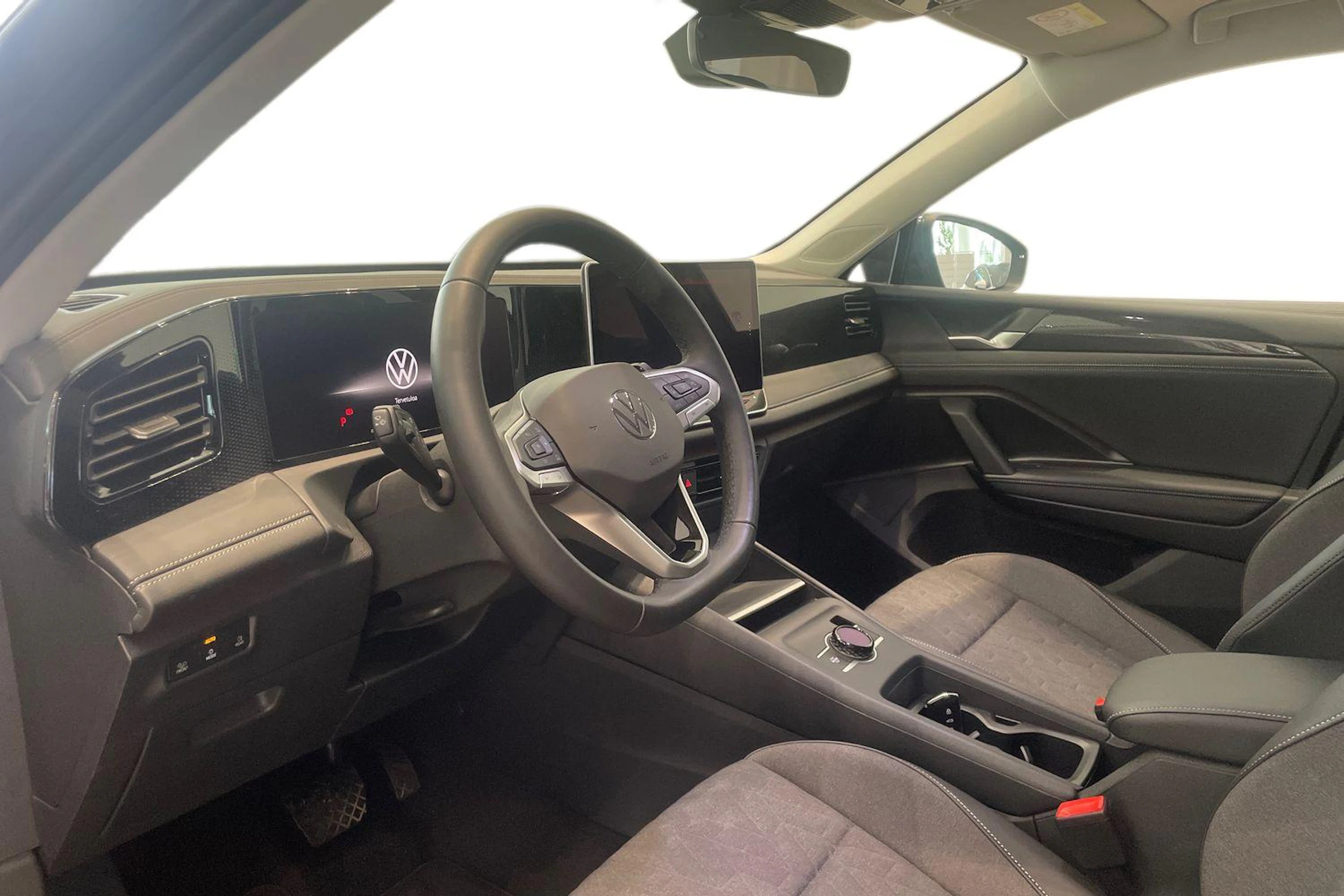 harmaa Volkswagen Tiguan 2026 kuva 6.