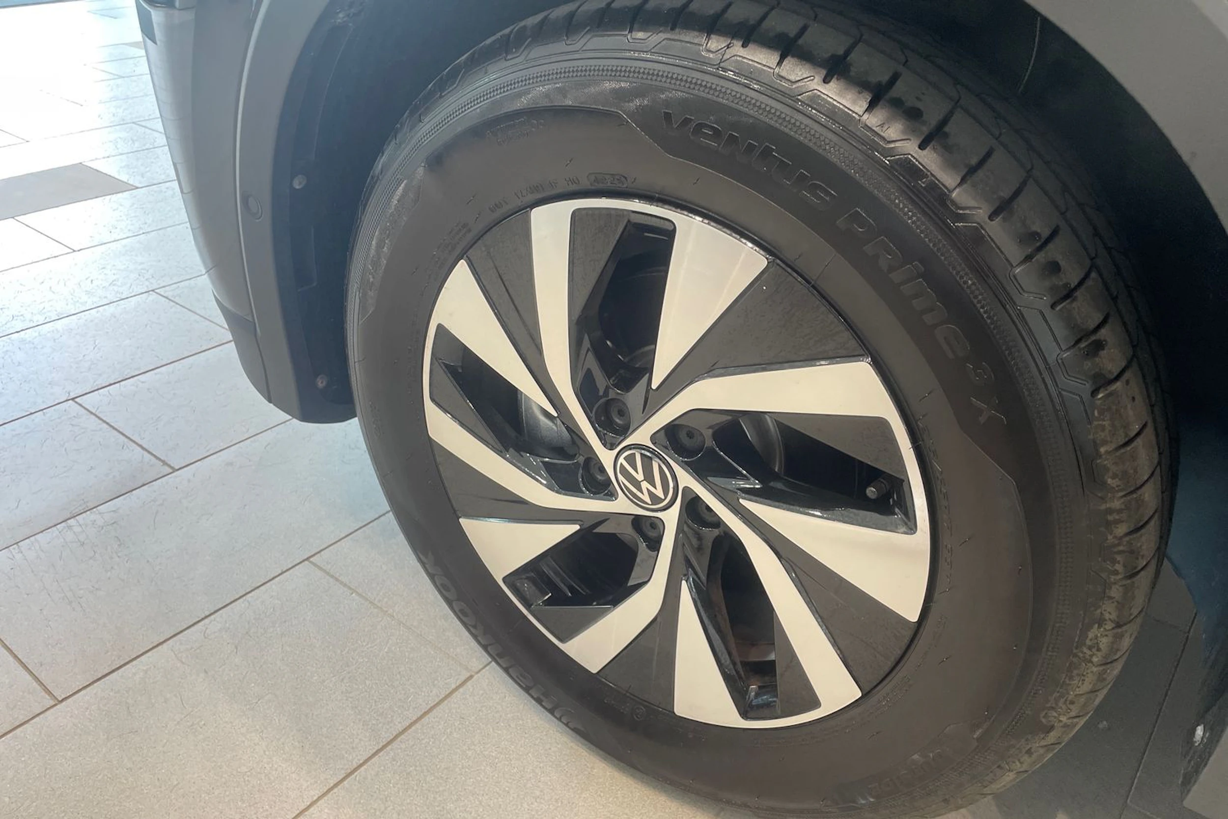 harmaa Volkswagen Tiguan 2026 kuva 10.