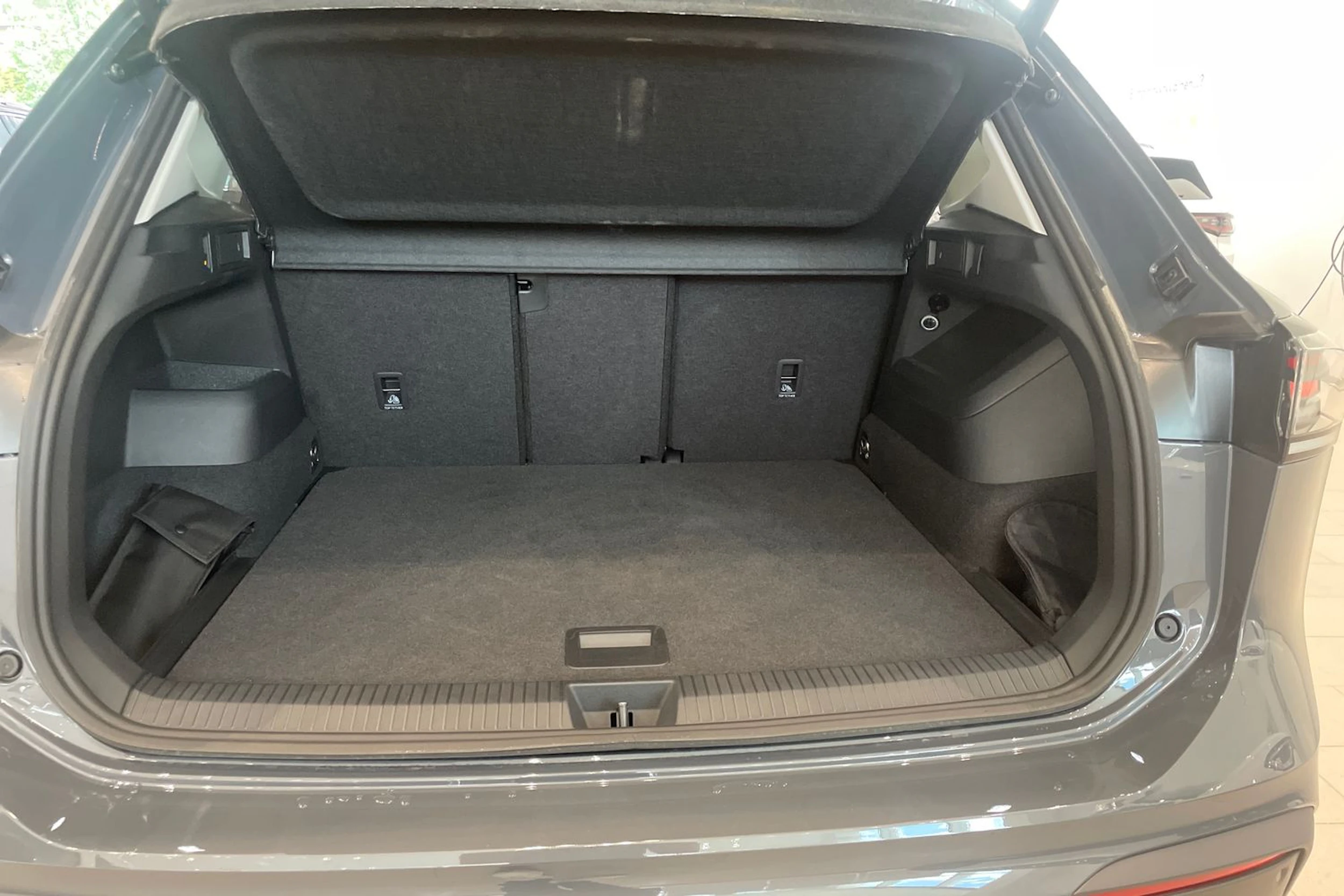harmaa Volkswagen Tiguan 2026 kuva 11.