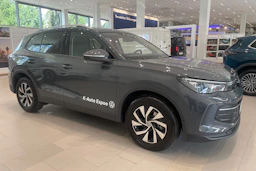 harmaa Volkswagen Tiguan 2026 kuva 15.