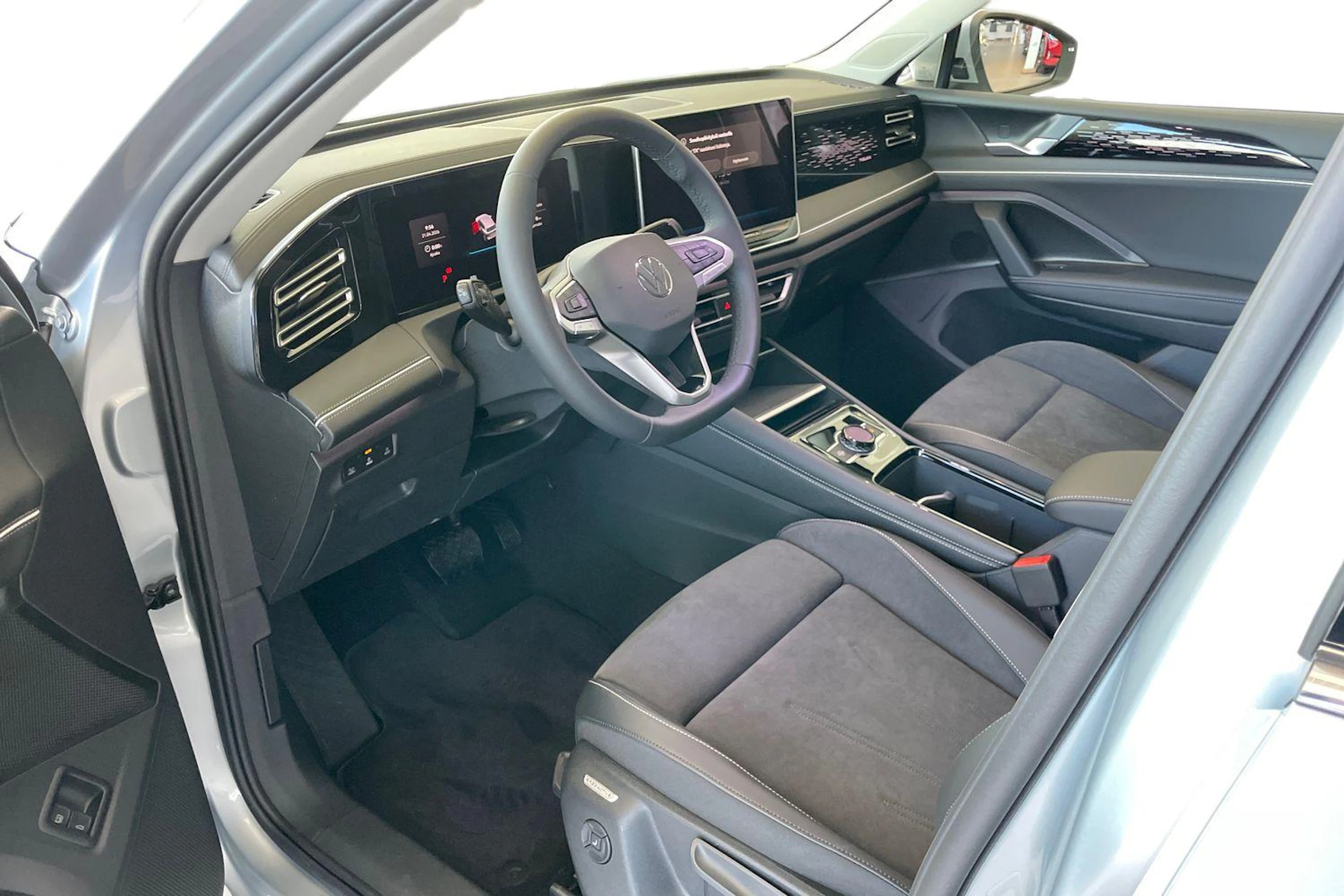 harmaa Volkswagen Tiguan 2026 kuva 6.