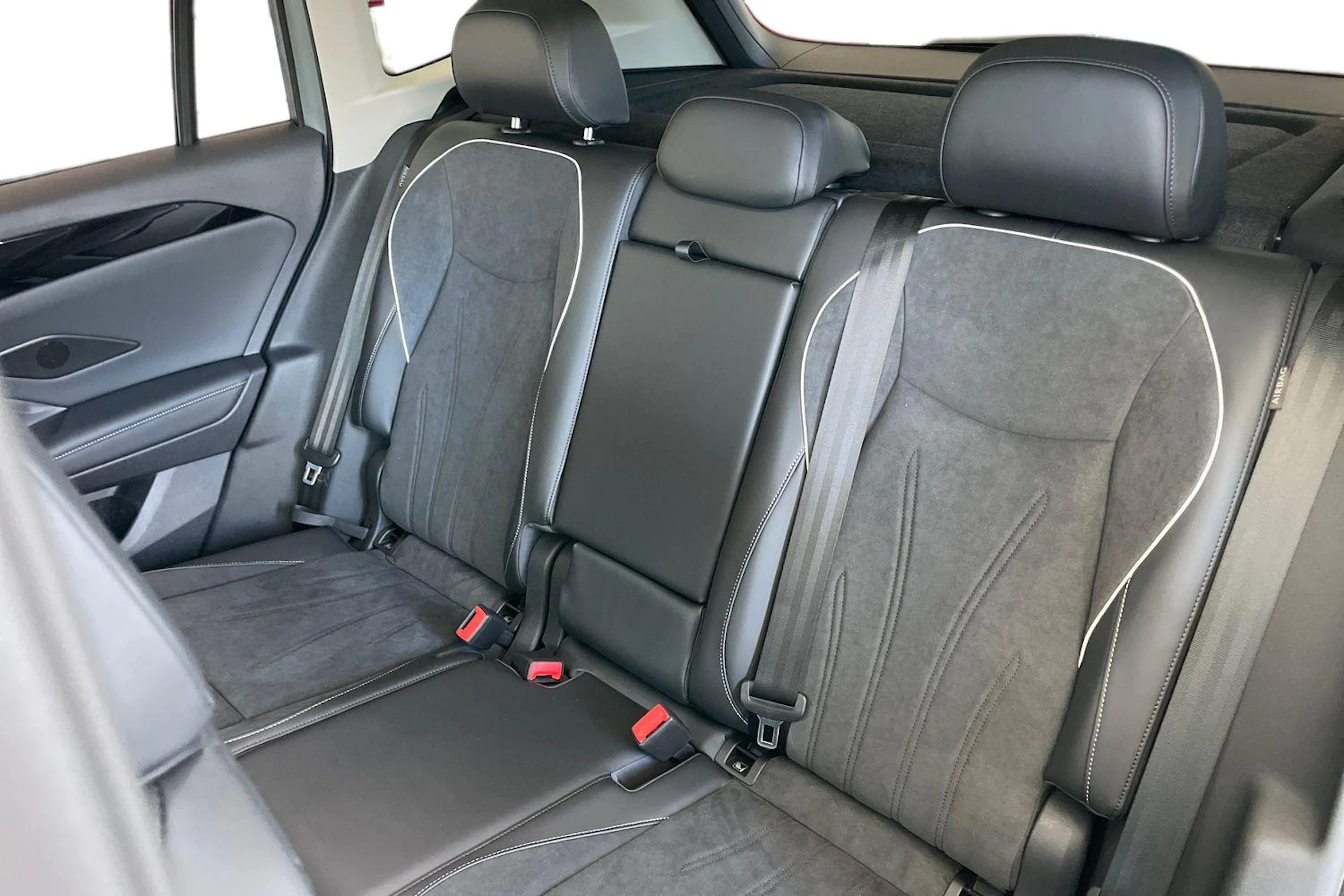 harmaa Volkswagen Tiguan 2026 kuva 8.