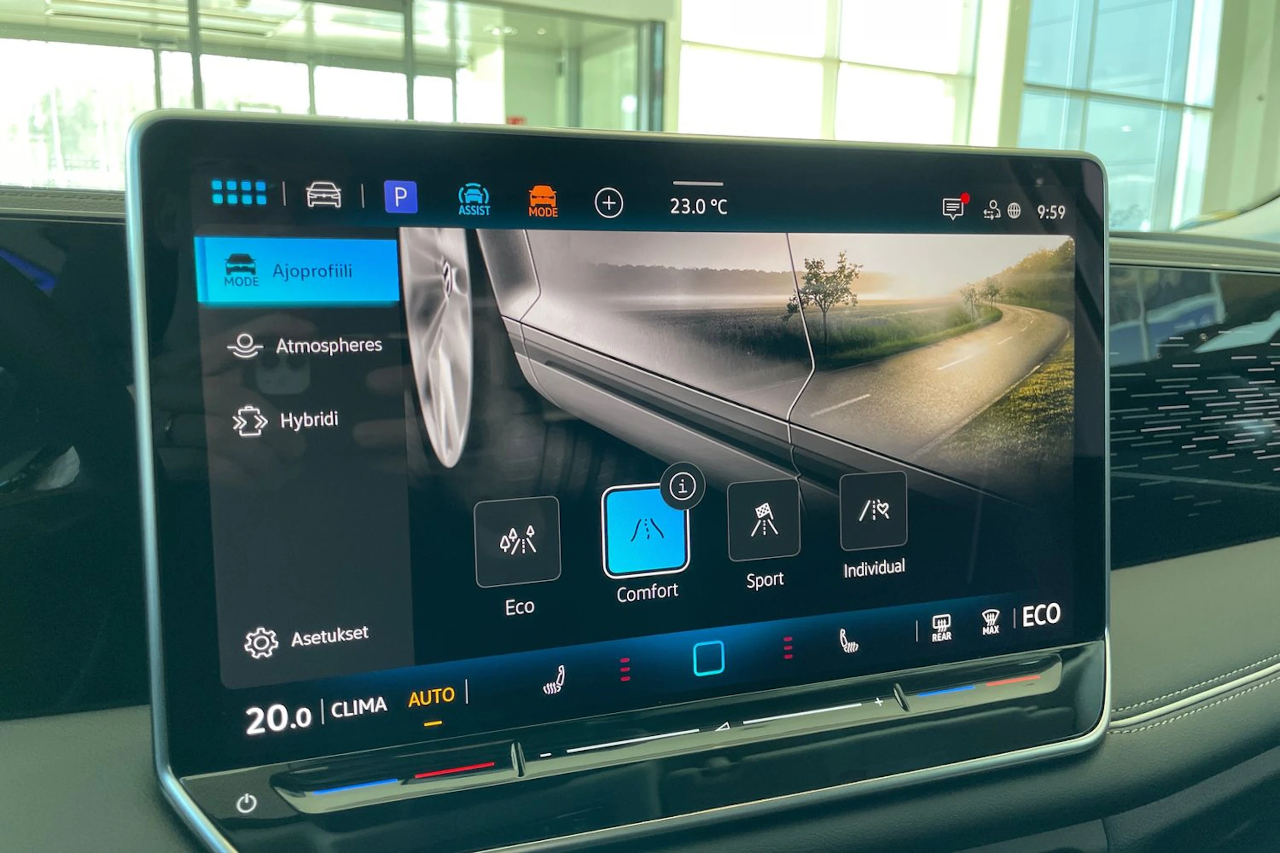 harmaa Volkswagen Tiguan 2026 kuva 12.