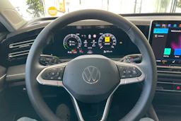 harmaa Volkswagen Tiguan 2026 kuva 18.