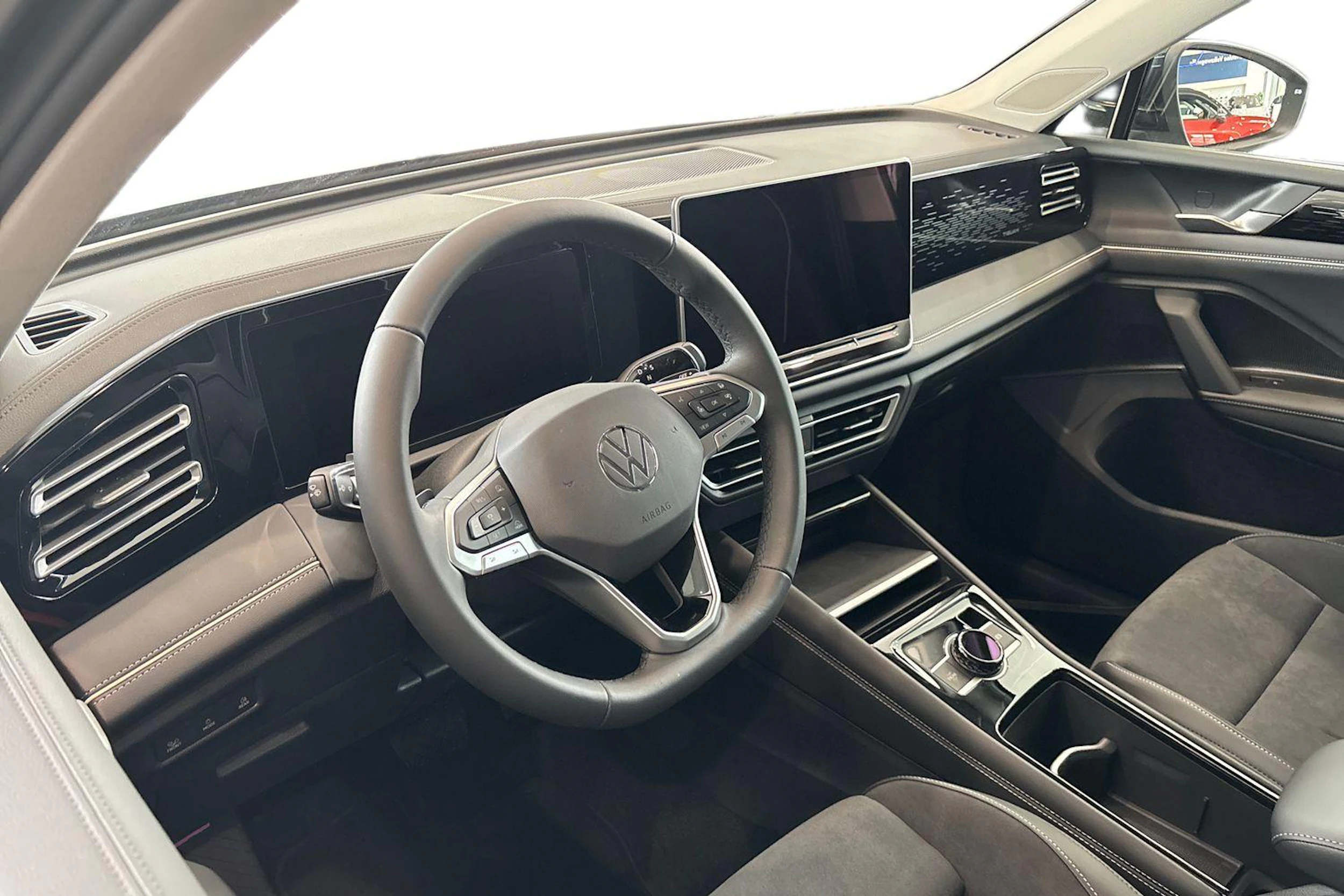 musta Volkswagen Tiguan 2026 kuva 6.