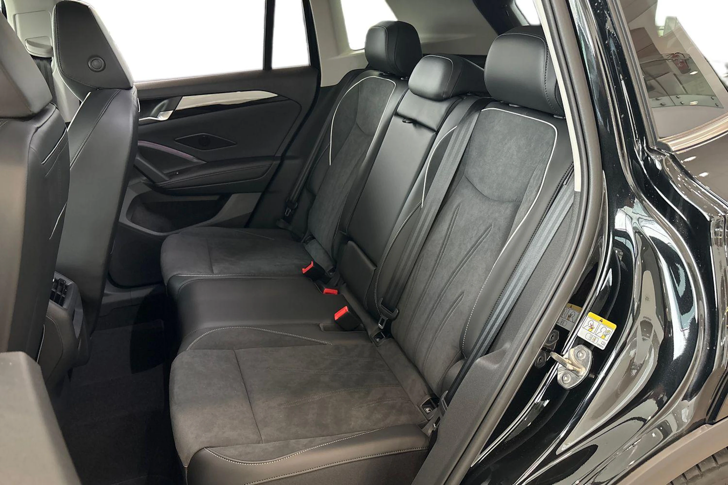 musta Volkswagen Tiguan 2026 kuva 8.