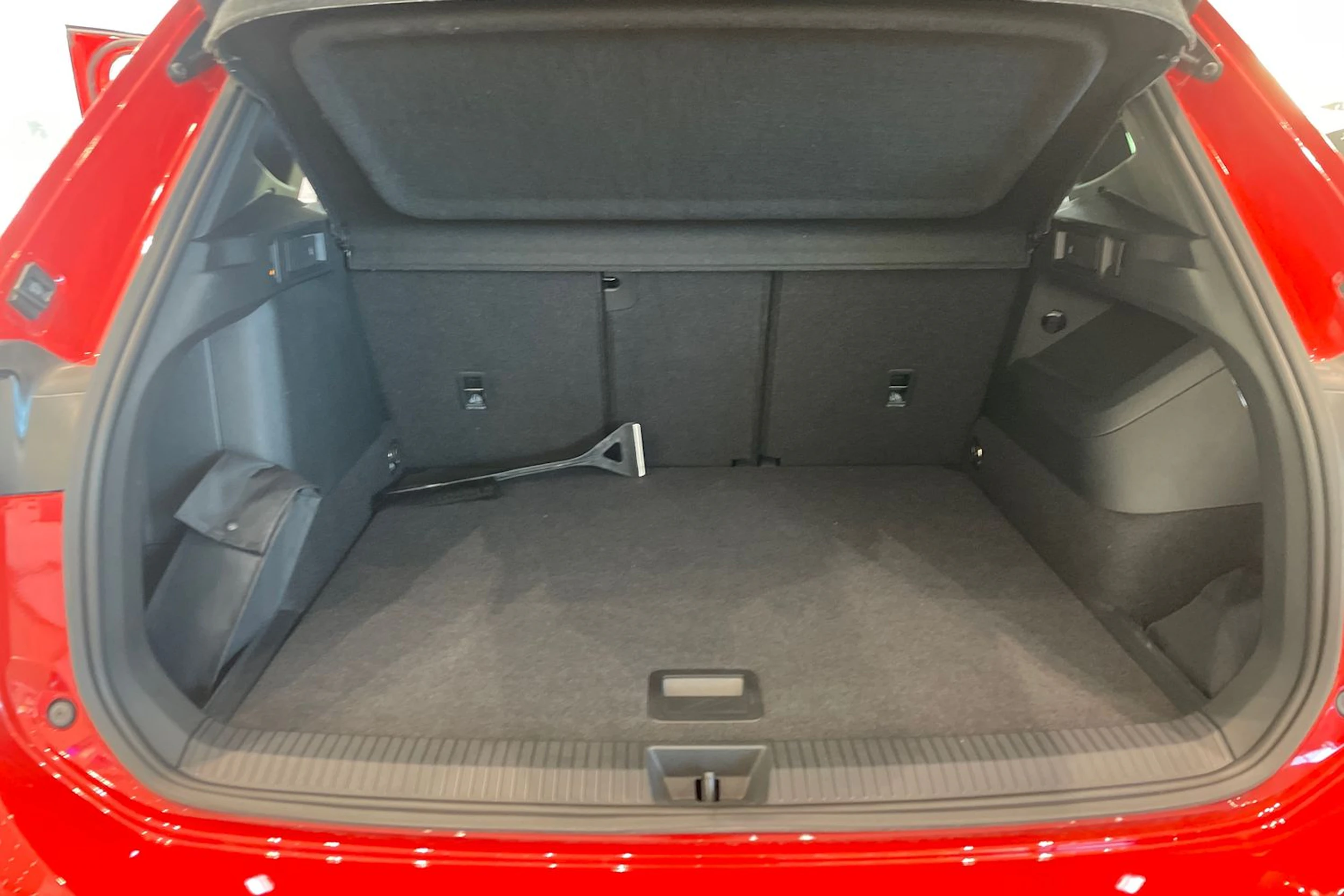 oranssi Volkswagen Tiguan 2026 kuva 12.