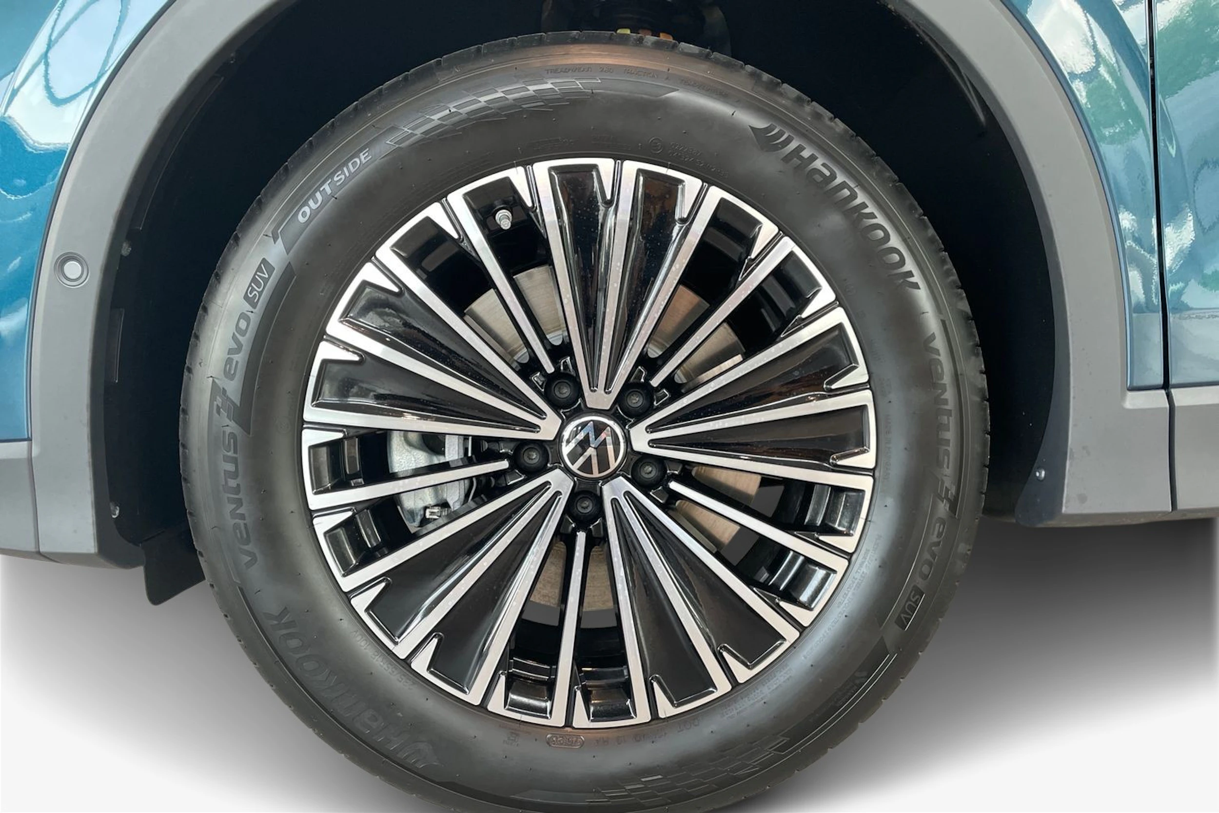 sininen Volkswagen Tiguan 2026 kuva 9.