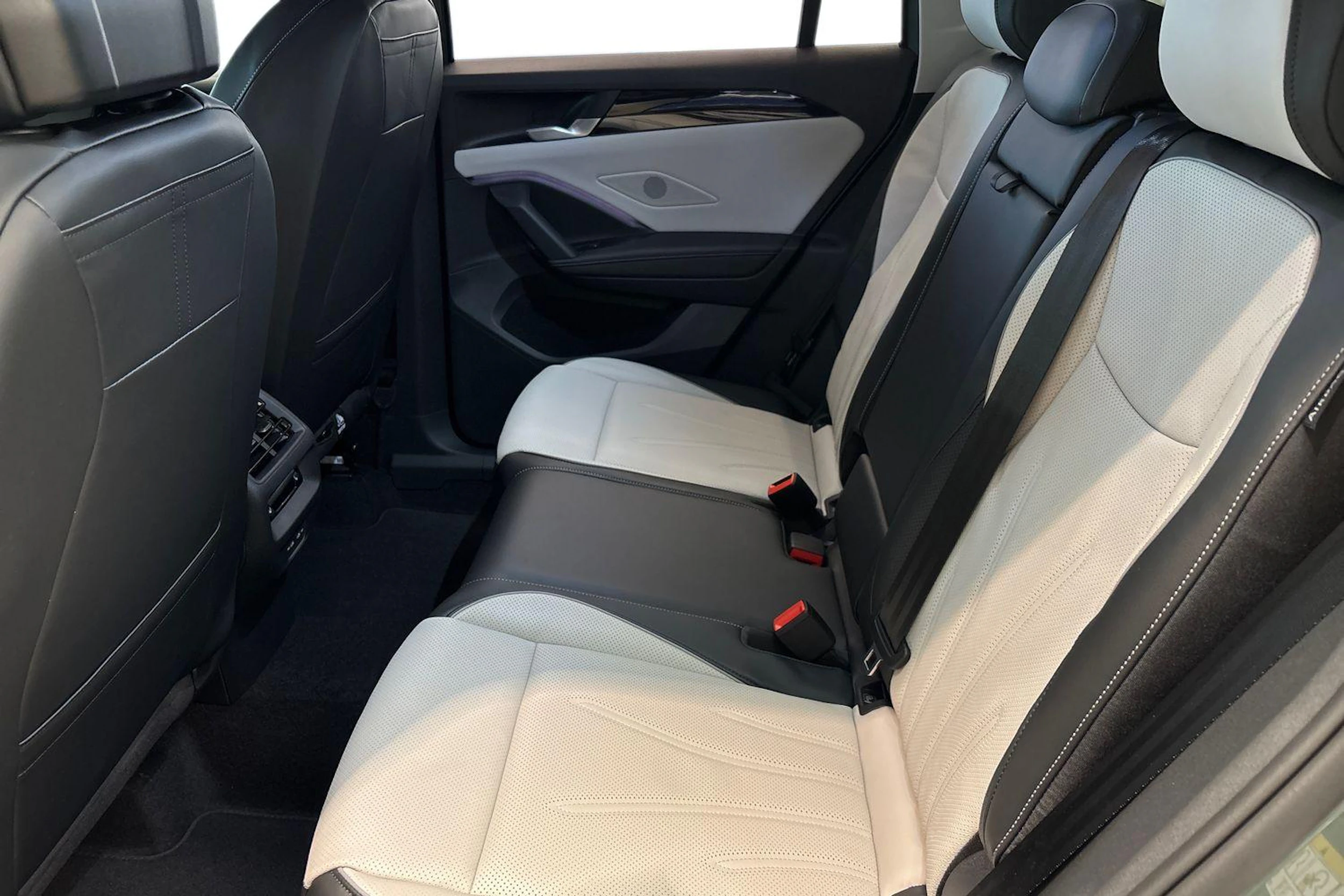 vihreä Volkswagen Tiguan 2026 kuva 8.