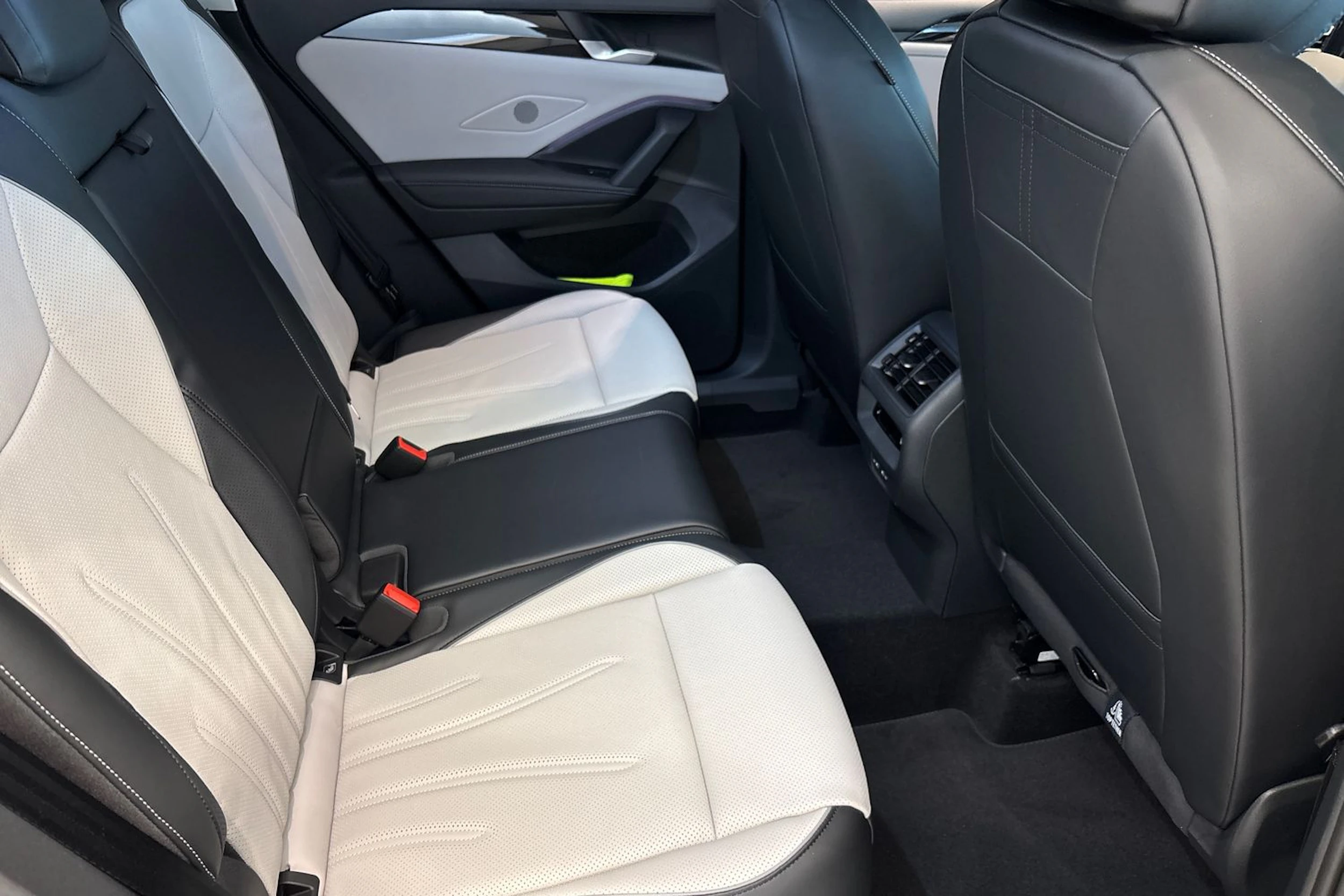 vihreä Volkswagen Tiguan 2026 kuva 12.