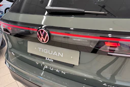 vihreä Volkswagen Tiguan 2026 kuva 14.