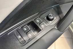vihreä Volkswagen Tiguan 2026 kuva 19.
