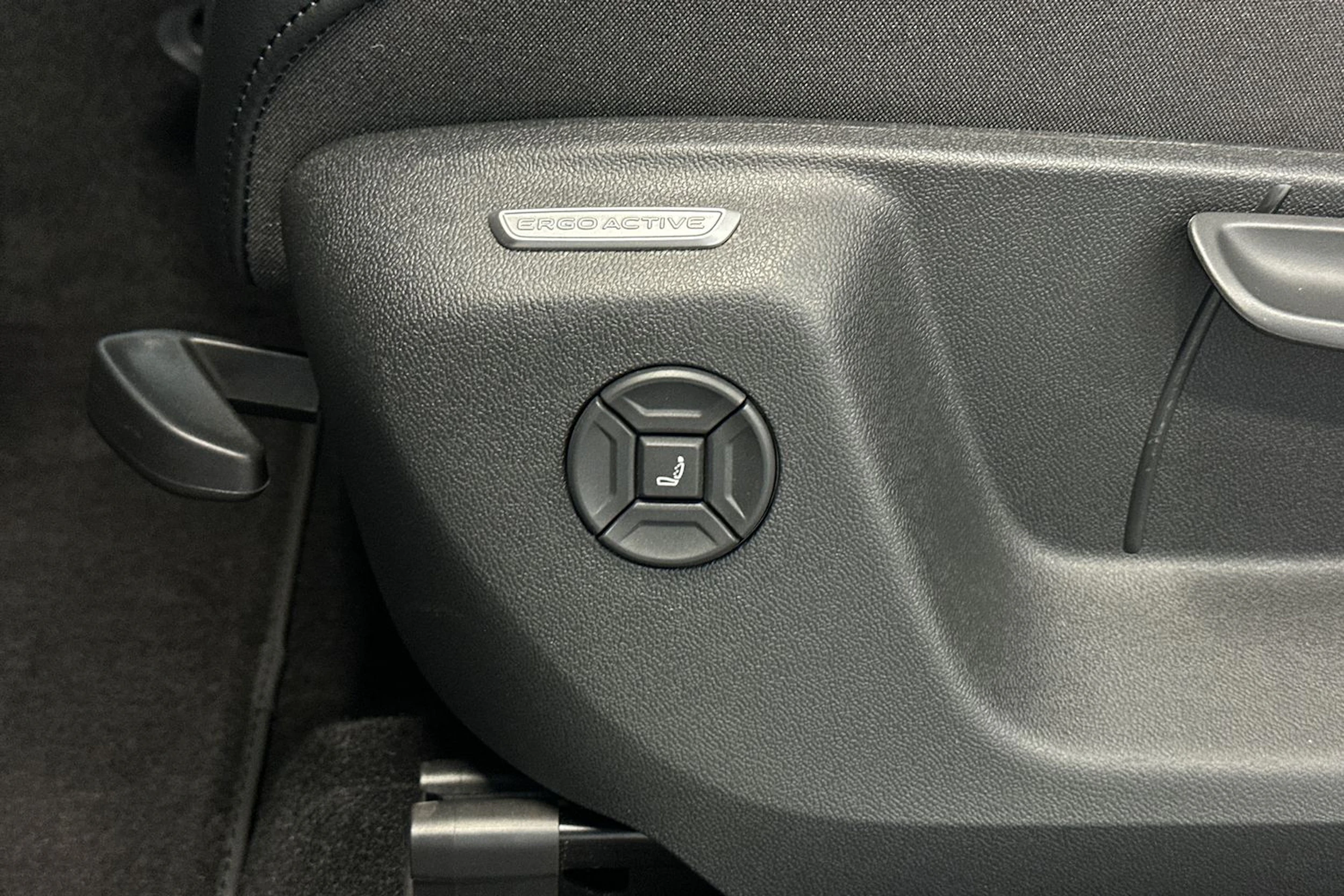harmaa Volkswagen Tiguan 2026 kuva 14.