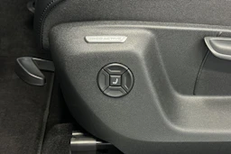 harmaa Volkswagen Tiguan 2026 kuva 14.