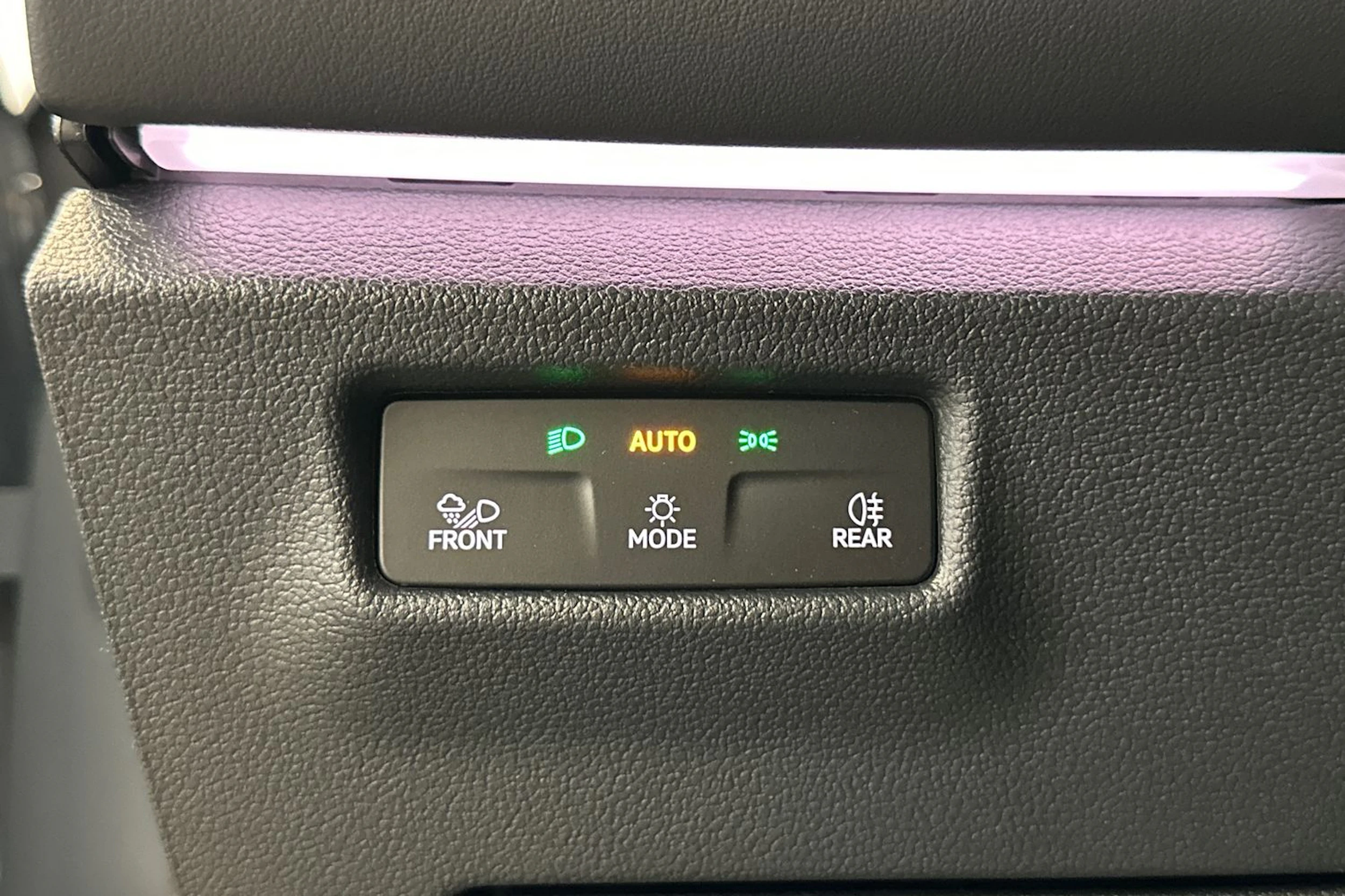 harmaa Volkswagen Tiguan 2026 kuva 15.