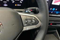 harmaa Volkswagen Tiguan 2026 kuva 17.