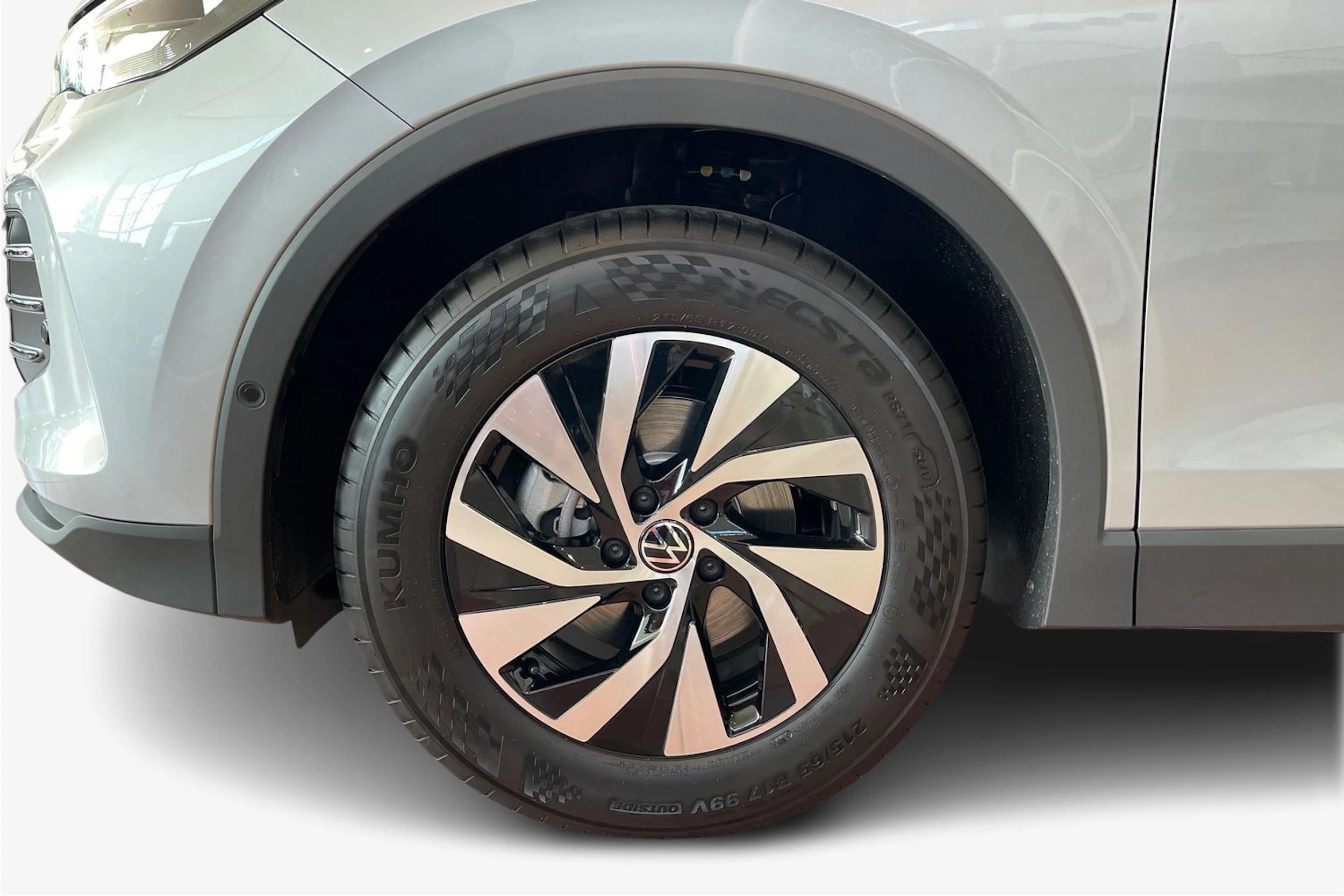 harmaa Volkswagen Tiguan 2026 kuva 9.