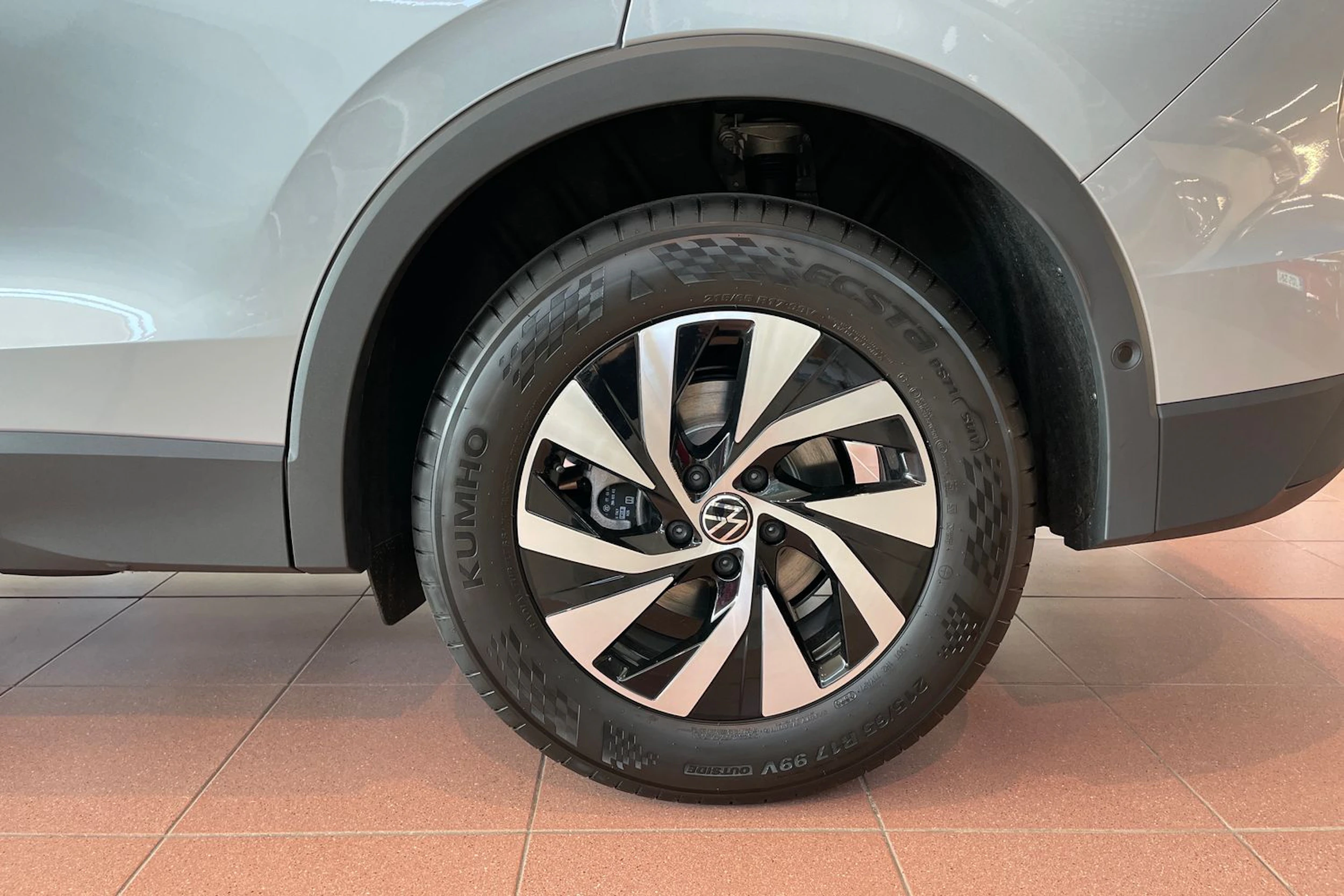 harmaa Volkswagen Tiguan 2026 kuva 10.