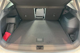 harmaa Volkswagen Tiguan 2026 kuva 16.