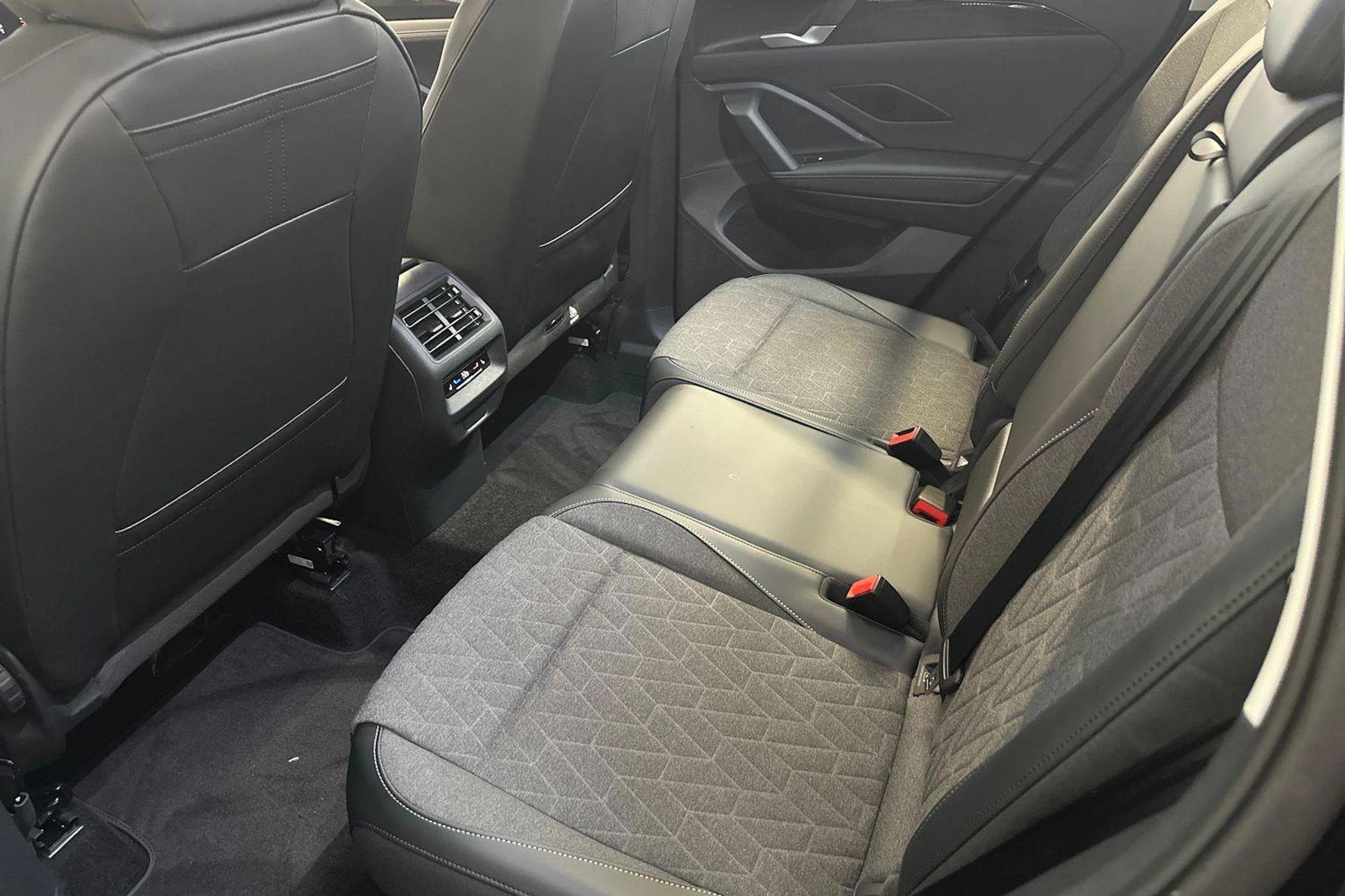 met. musta Volkswagen Tiguan 2026 kuva 8.
