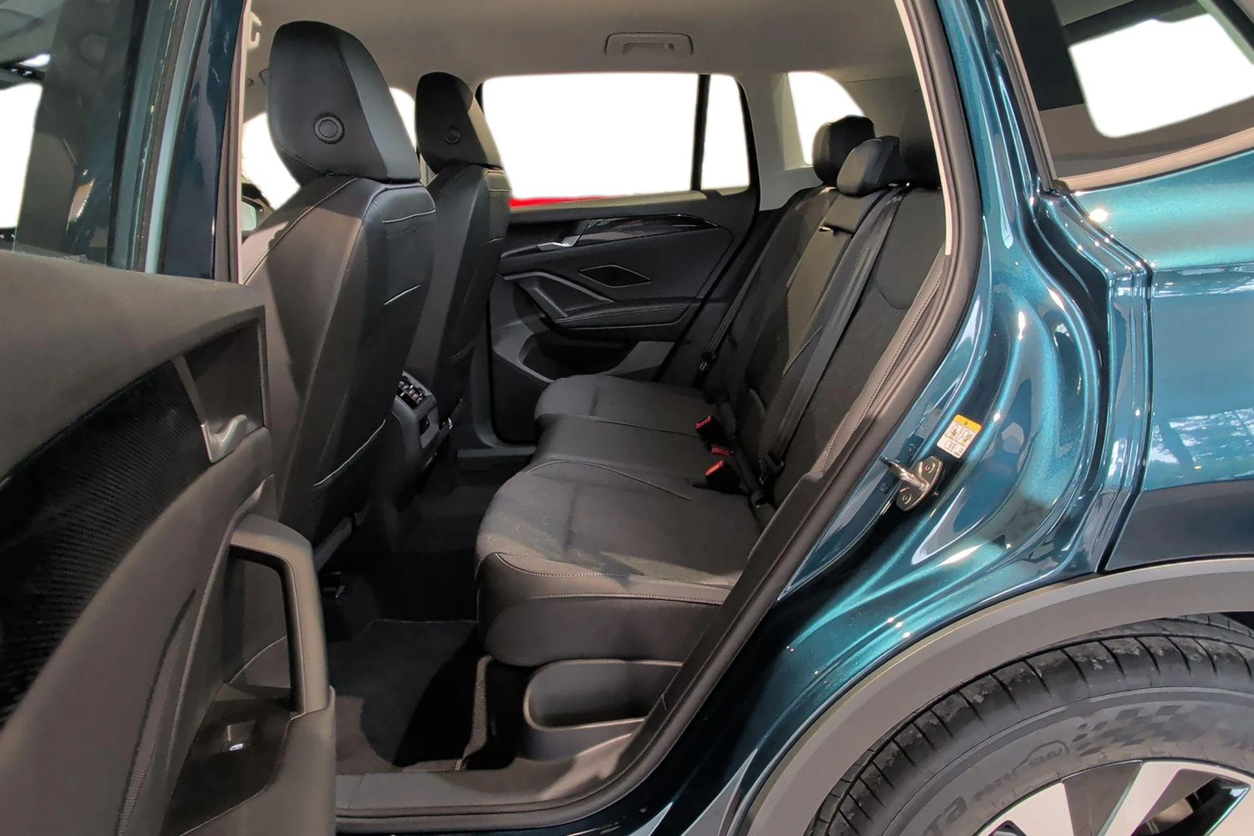 sininen Volkswagen Tiguan 2026 kuva 8.
