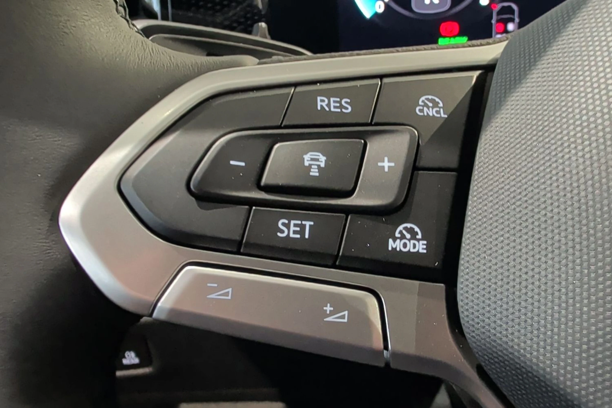 sininen Volkswagen Tiguan 2026 kuva 24.