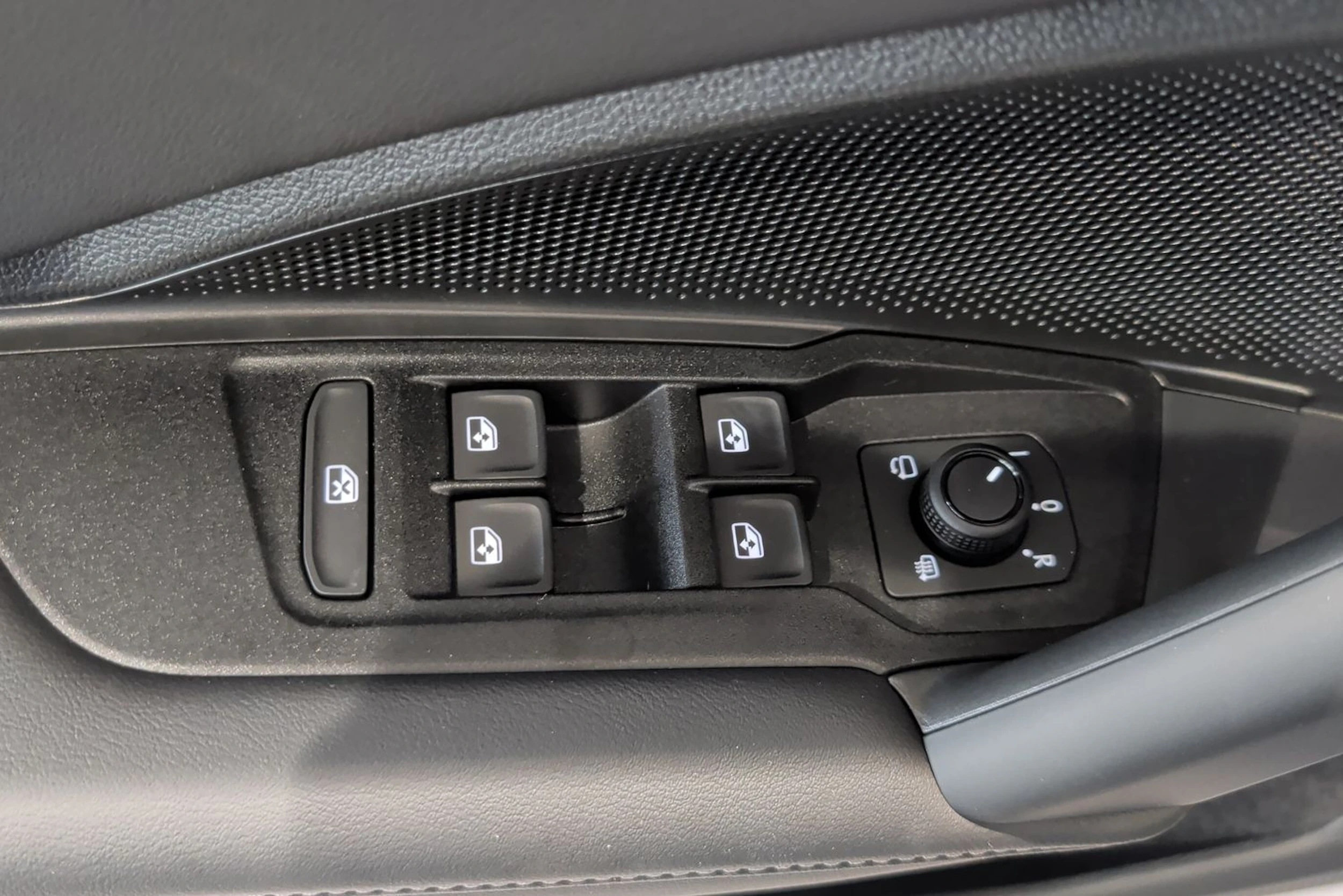 sininen Volkswagen Tiguan 2026 kuva 33.