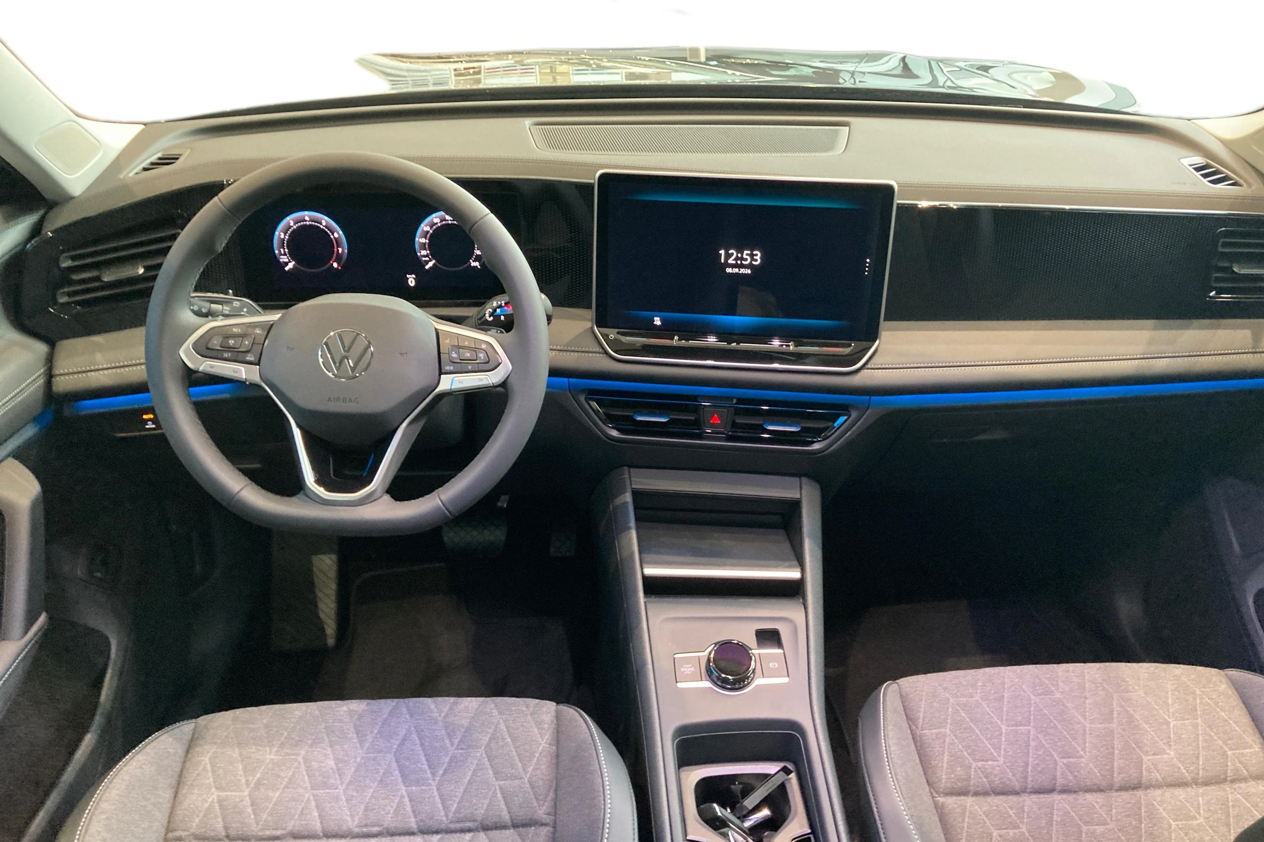 harmaa Volkswagen Tiguan 2026 kuva 7.
