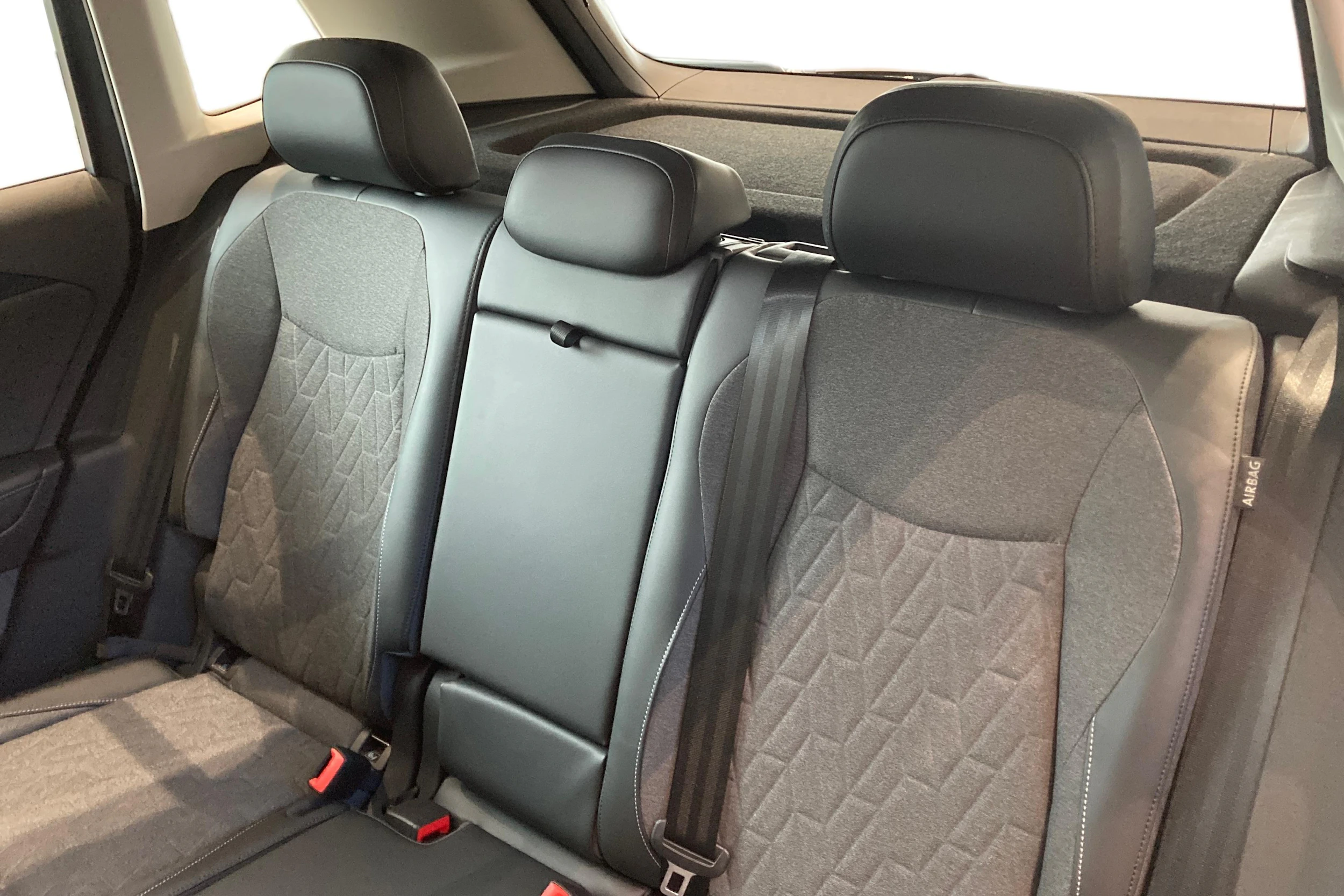 harmaa Volkswagen Tiguan 2026 kuva 8.
