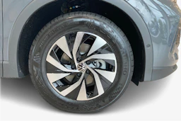 harmaa Volkswagen Tiguan 2026 kuva 9.