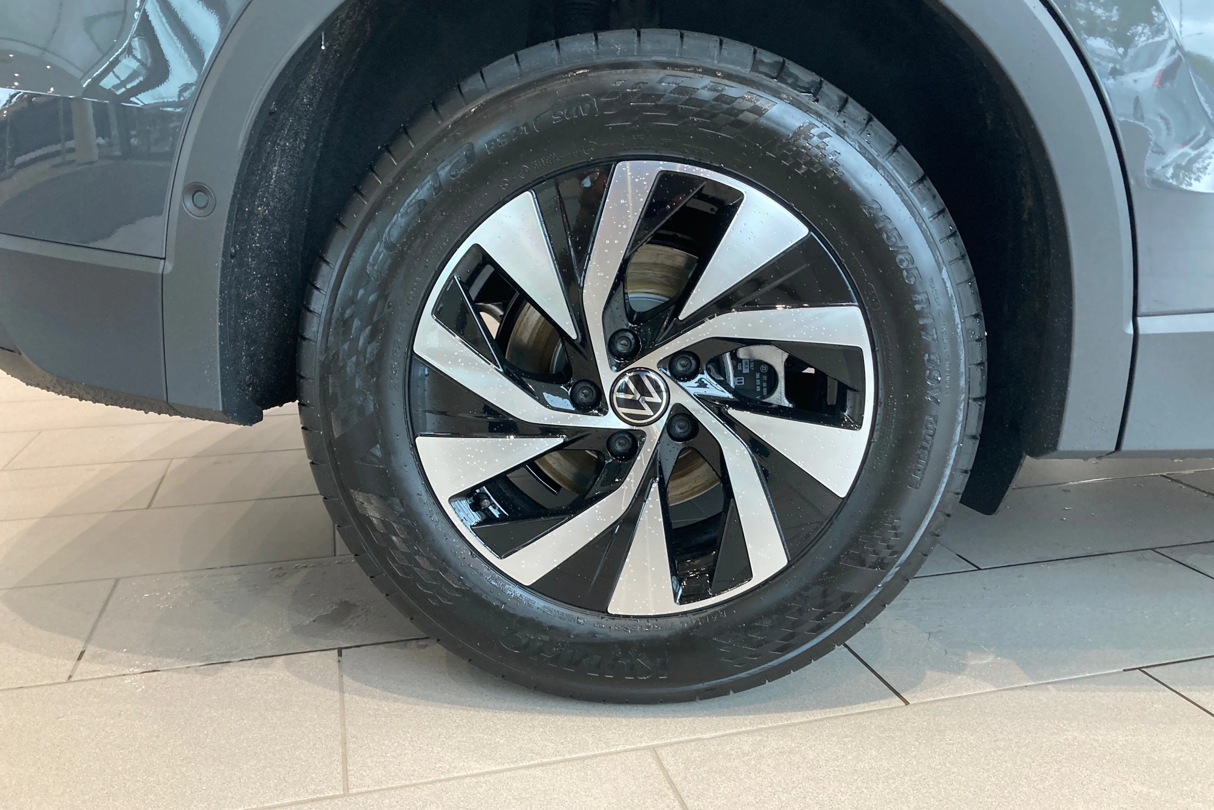 harmaa Volkswagen Tiguan 2026 kuva 10.