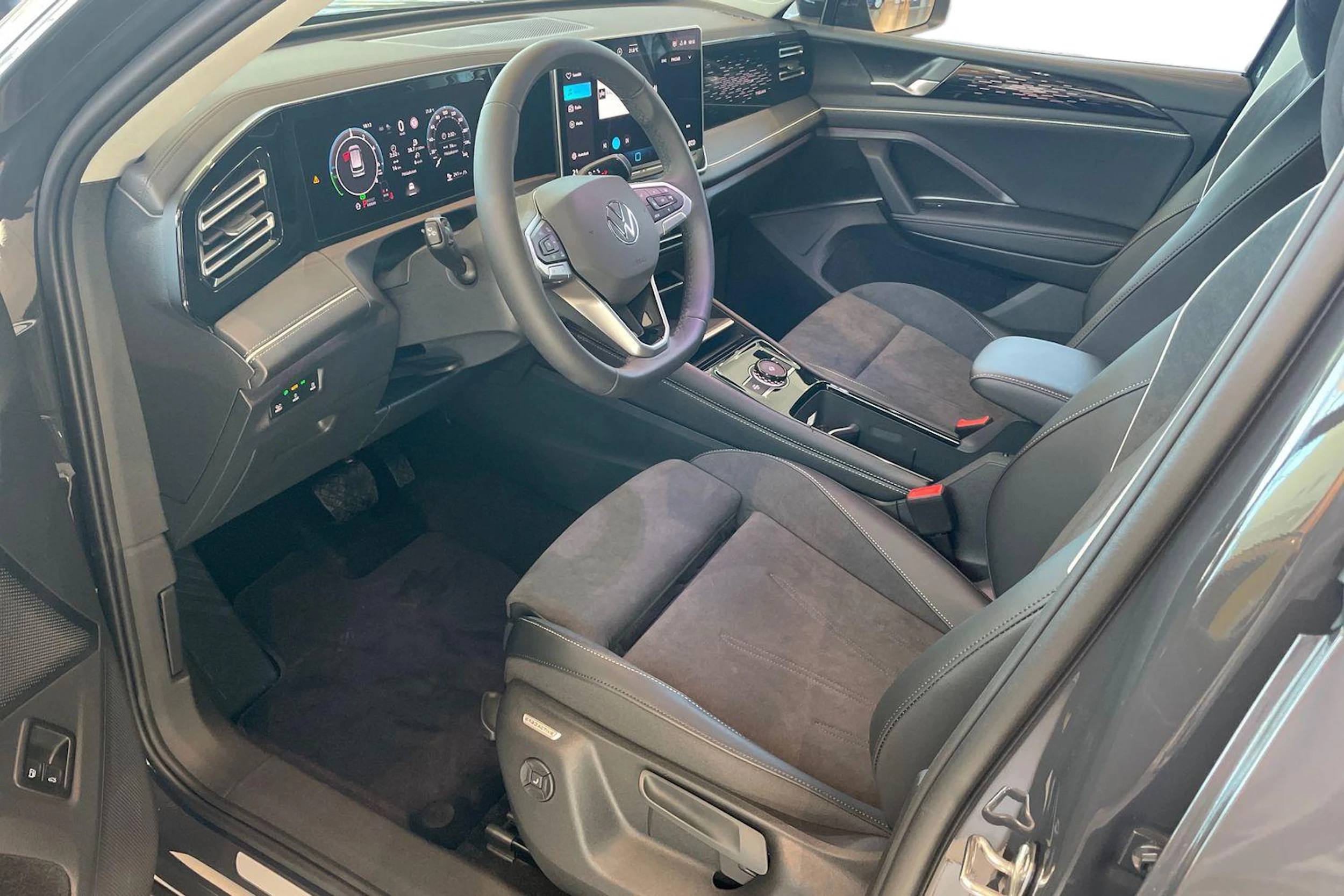 harmaa Volkswagen Tiguan 2026 kuva 6.