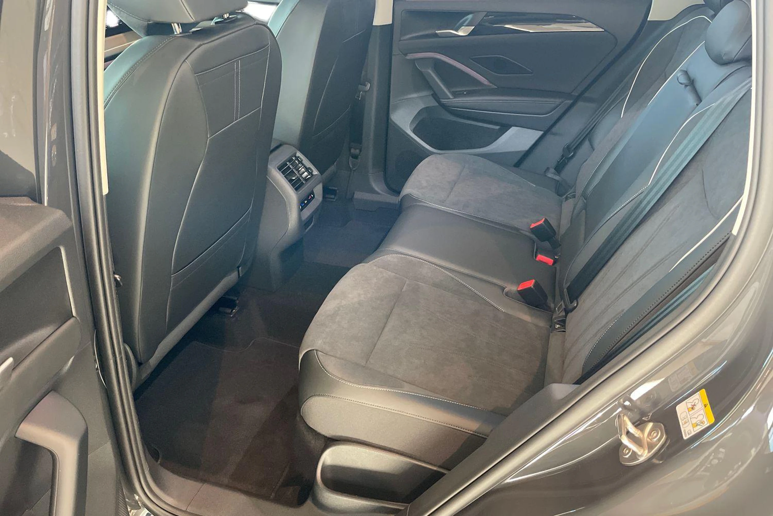 harmaa Volkswagen Tiguan 2026 kuva 8.