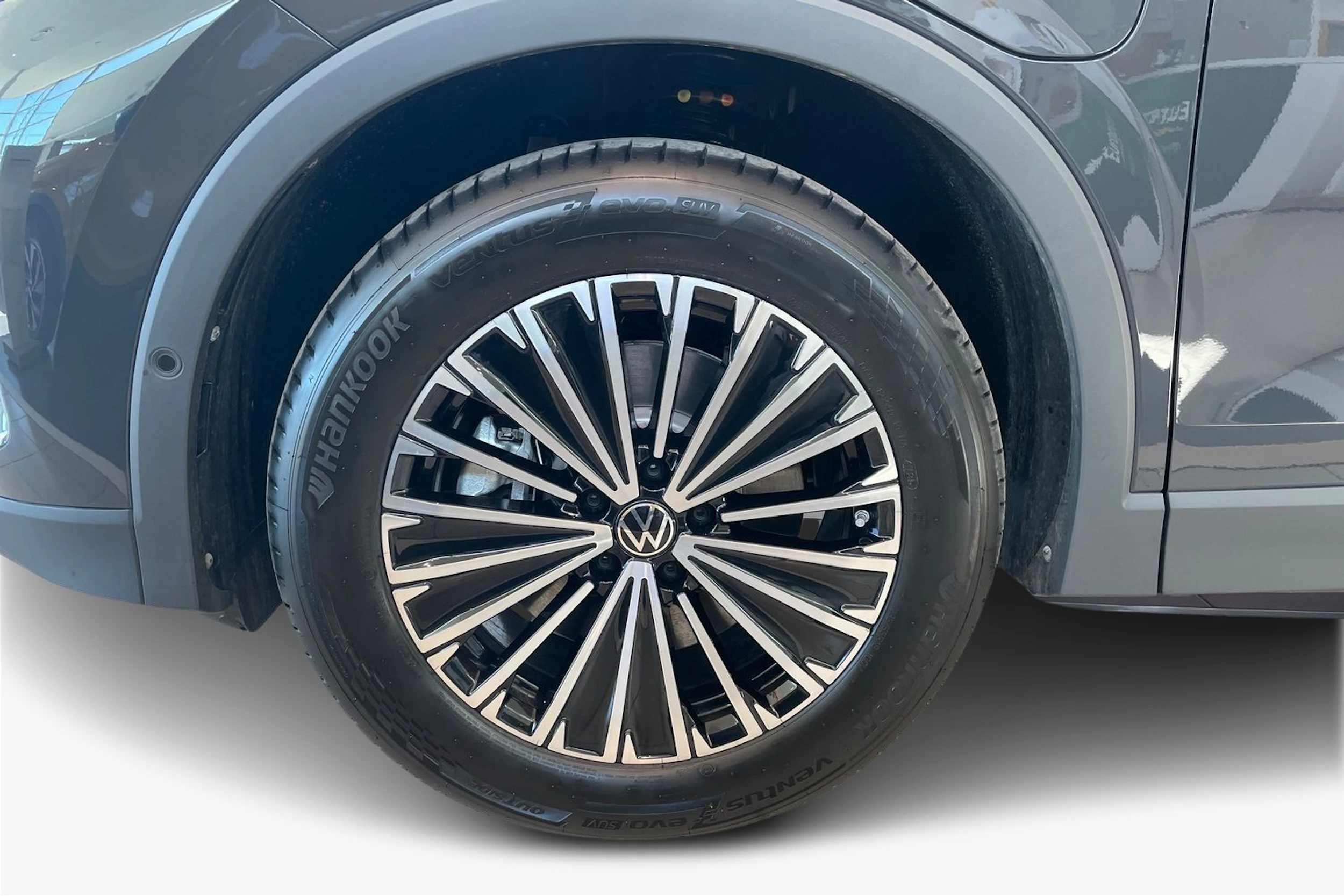 harmaa Volkswagen Tiguan 2026 kuva 9.