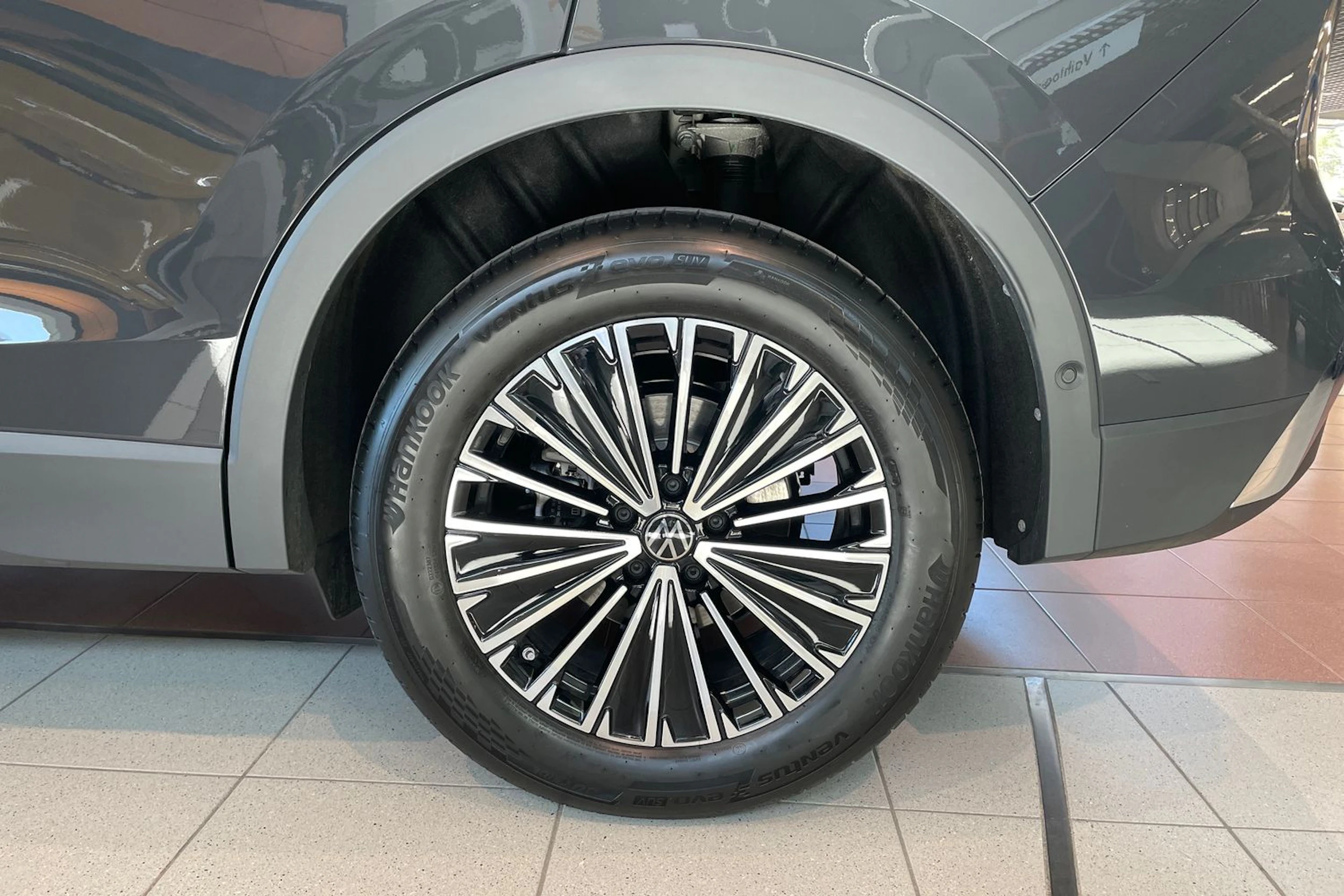 harmaa Volkswagen Tiguan 2026 kuva 10.