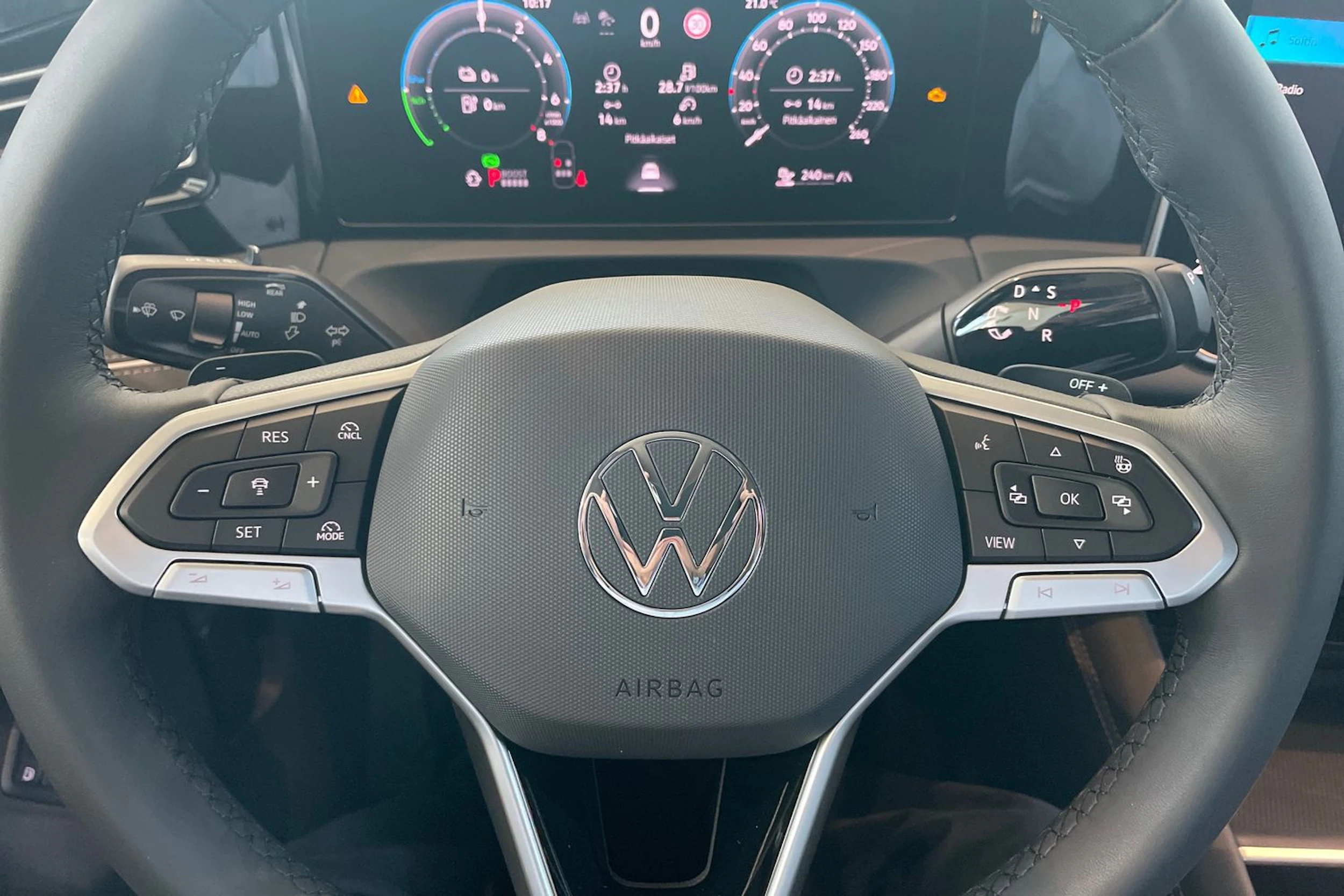 harmaa Volkswagen Tiguan 2026 kuva 15.