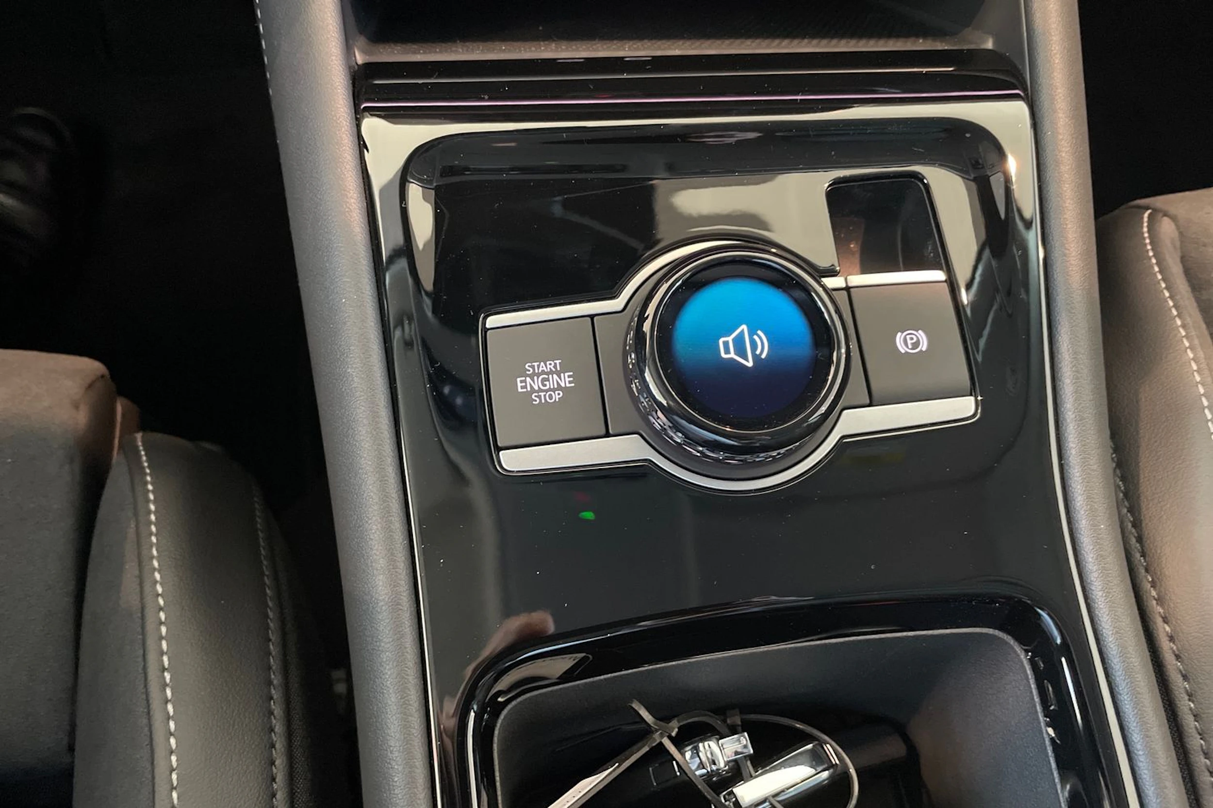harmaa Volkswagen Tiguan 2026 kuva 19.