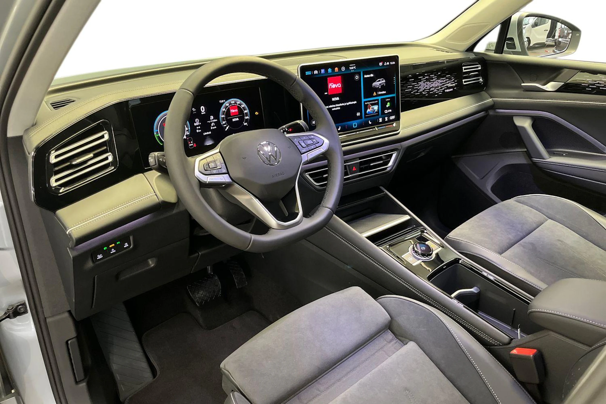 harmaa Volkswagen Tiguan 2026 kuva 6.