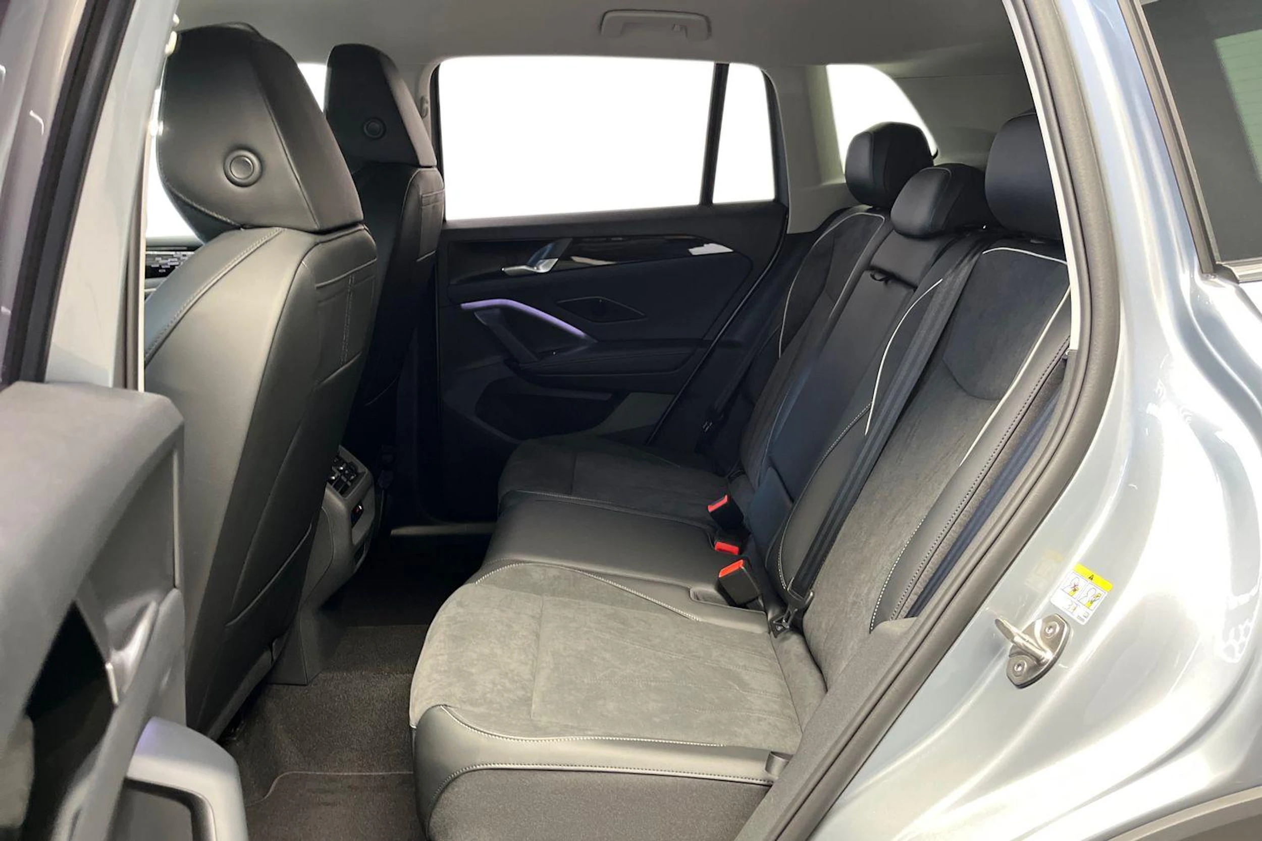 harmaa Volkswagen Tiguan 2026 kuva 8.