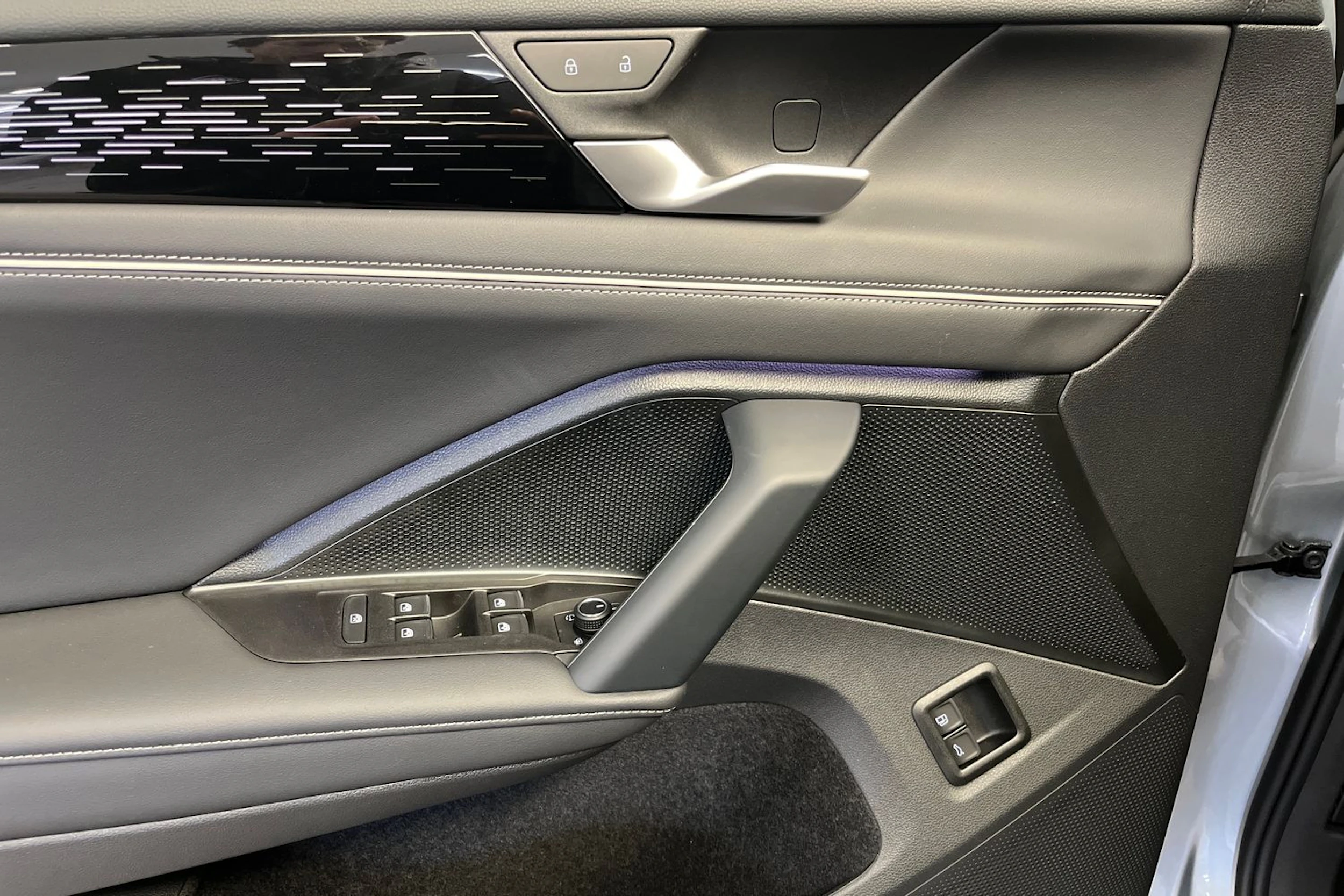 harmaa Volkswagen Tiguan 2026 kuva 11.