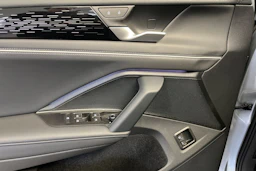 harmaa Volkswagen Tiguan 2026 kuva 11.