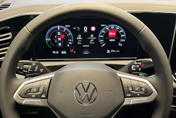 harmaa Volkswagen Tiguan 2026 kuva 15.